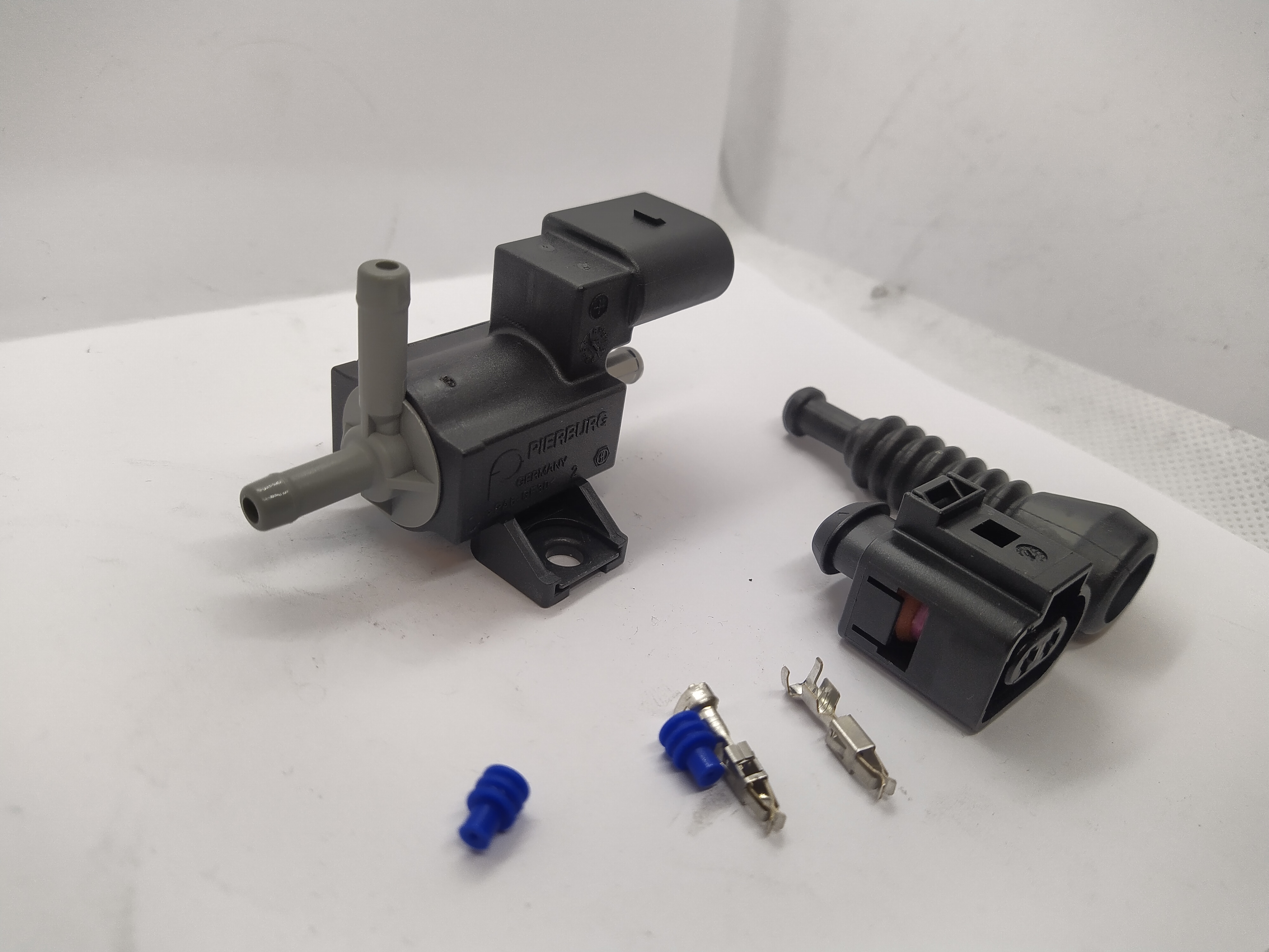 3 Wege Ladedruckregelventil von Pierburg mit Stecker