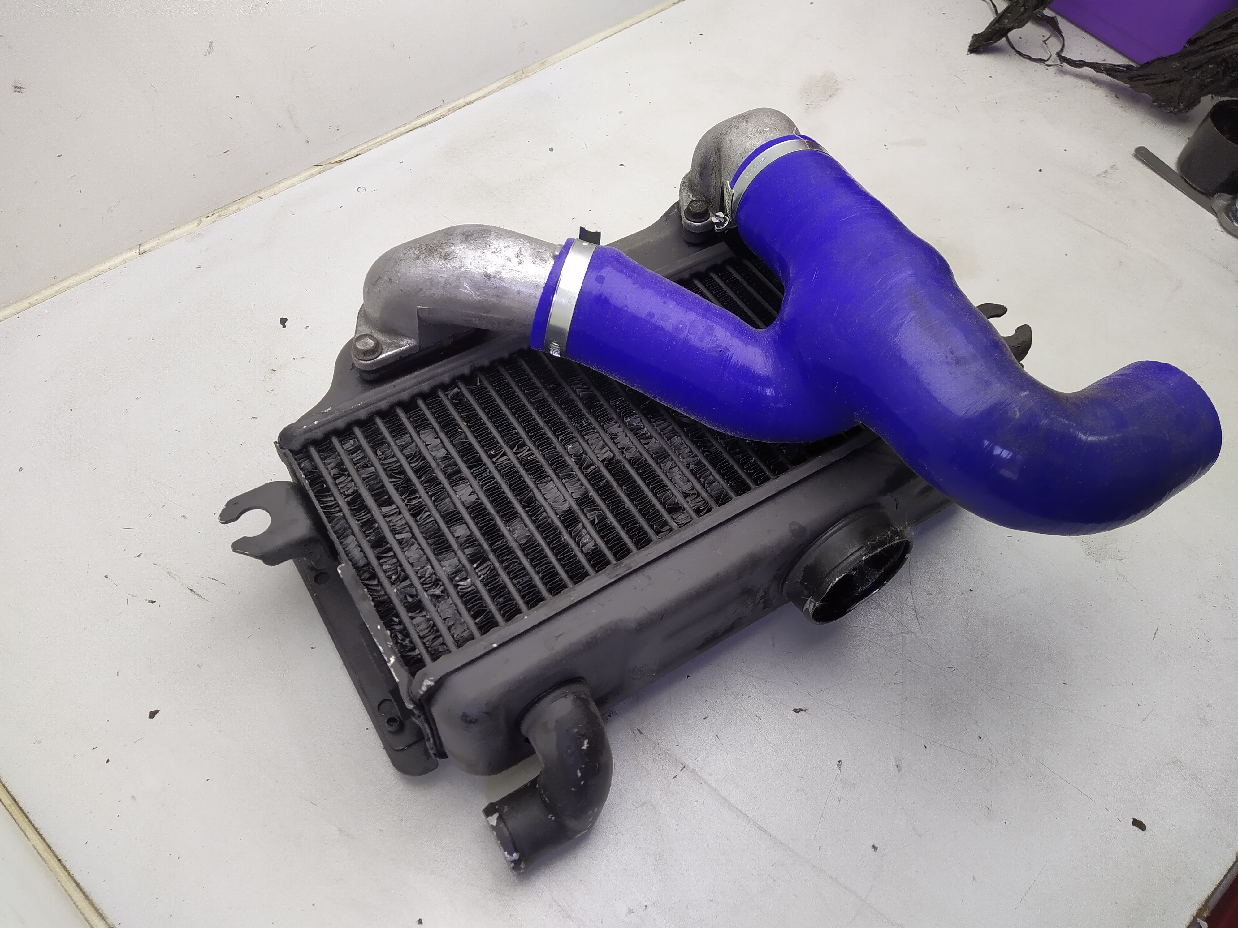 Ladeluftkühler mit Y Pipe von Subaru Impreza Gt WRX GC8