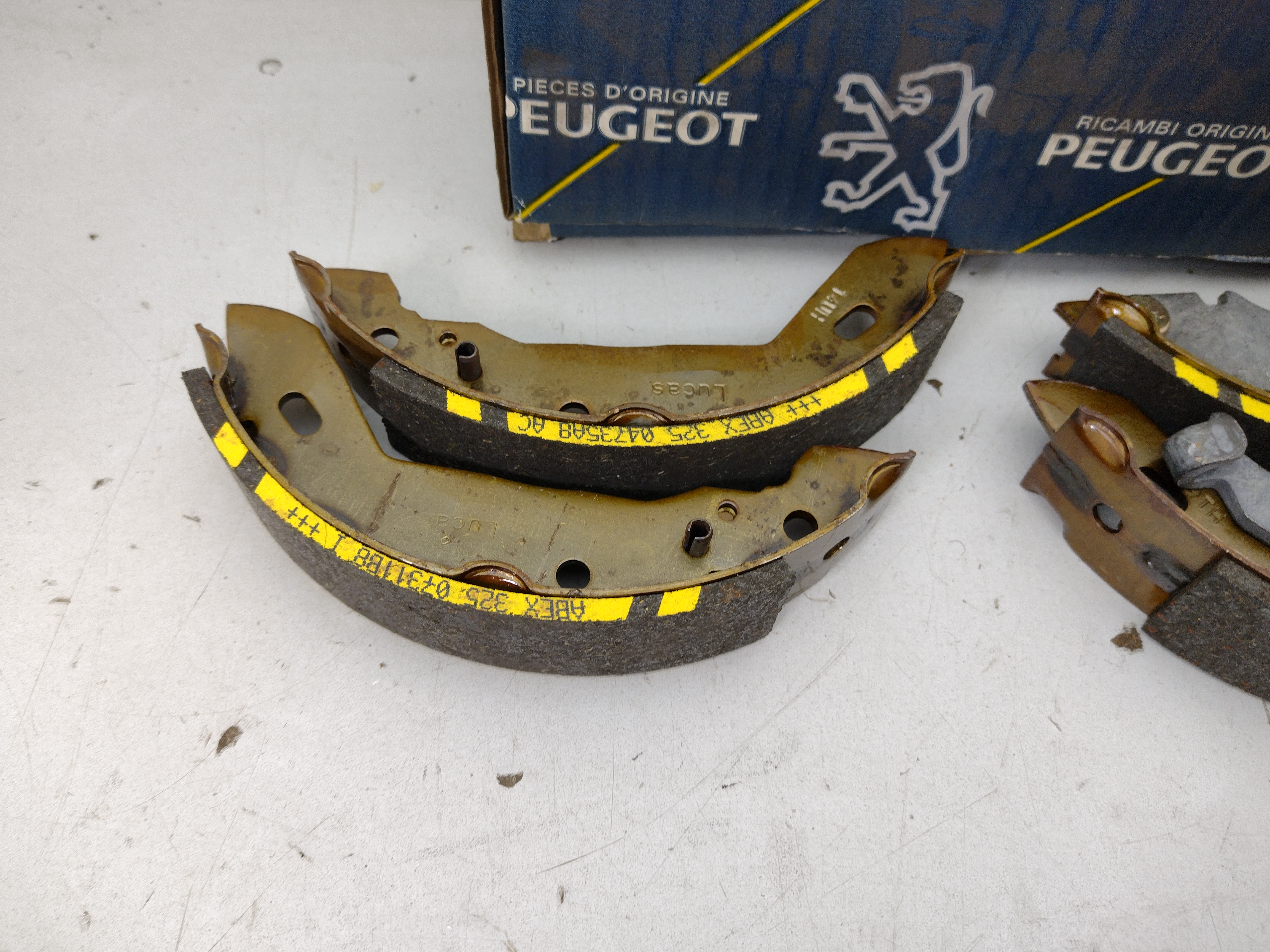Peugeot / Citroen Bremsbacken 424172 NOS NEW
