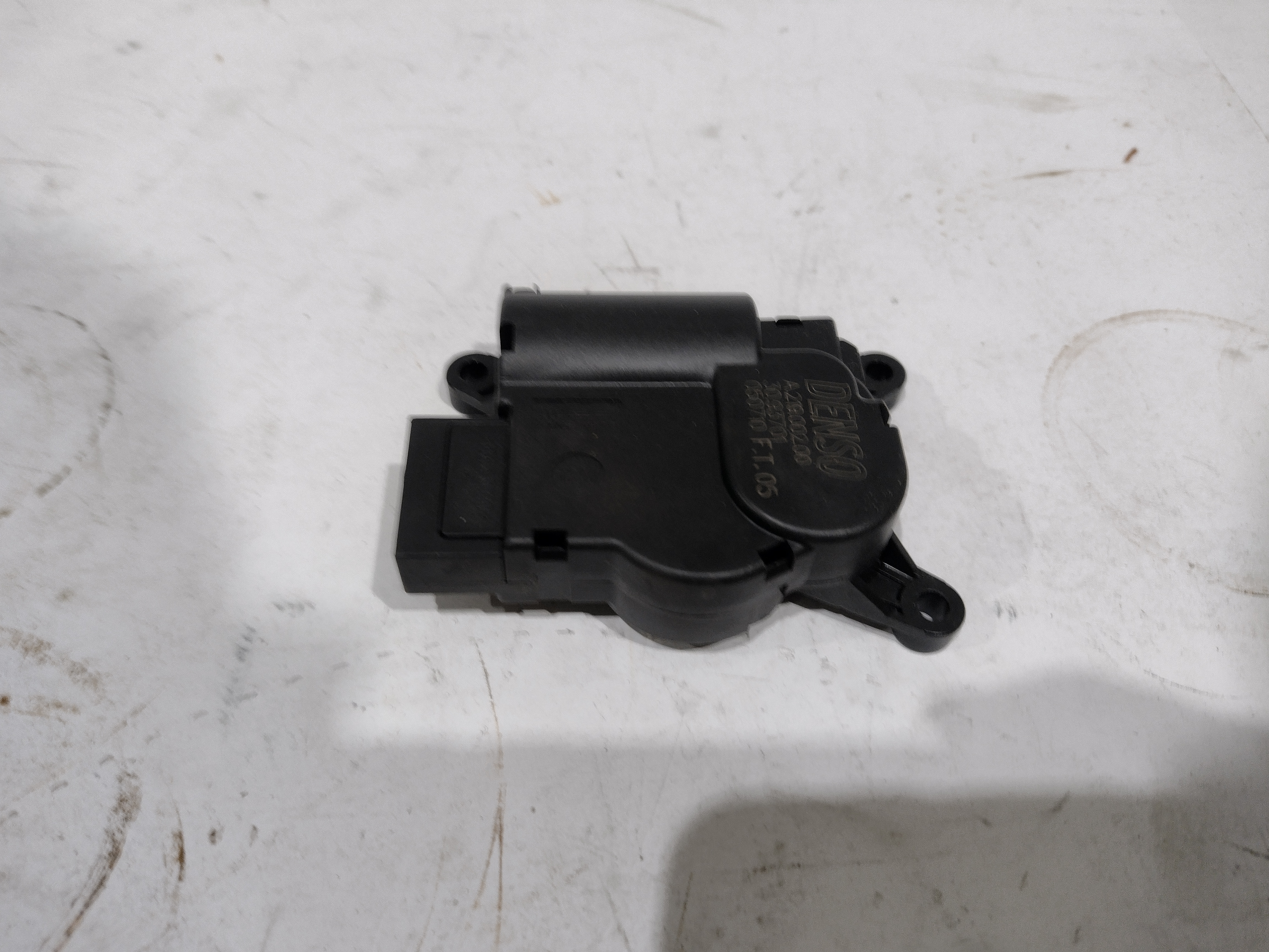 Peugeot Partner / Citroen Berlingo Stellelement, Mischklappe 647954 NEU NOS NEW