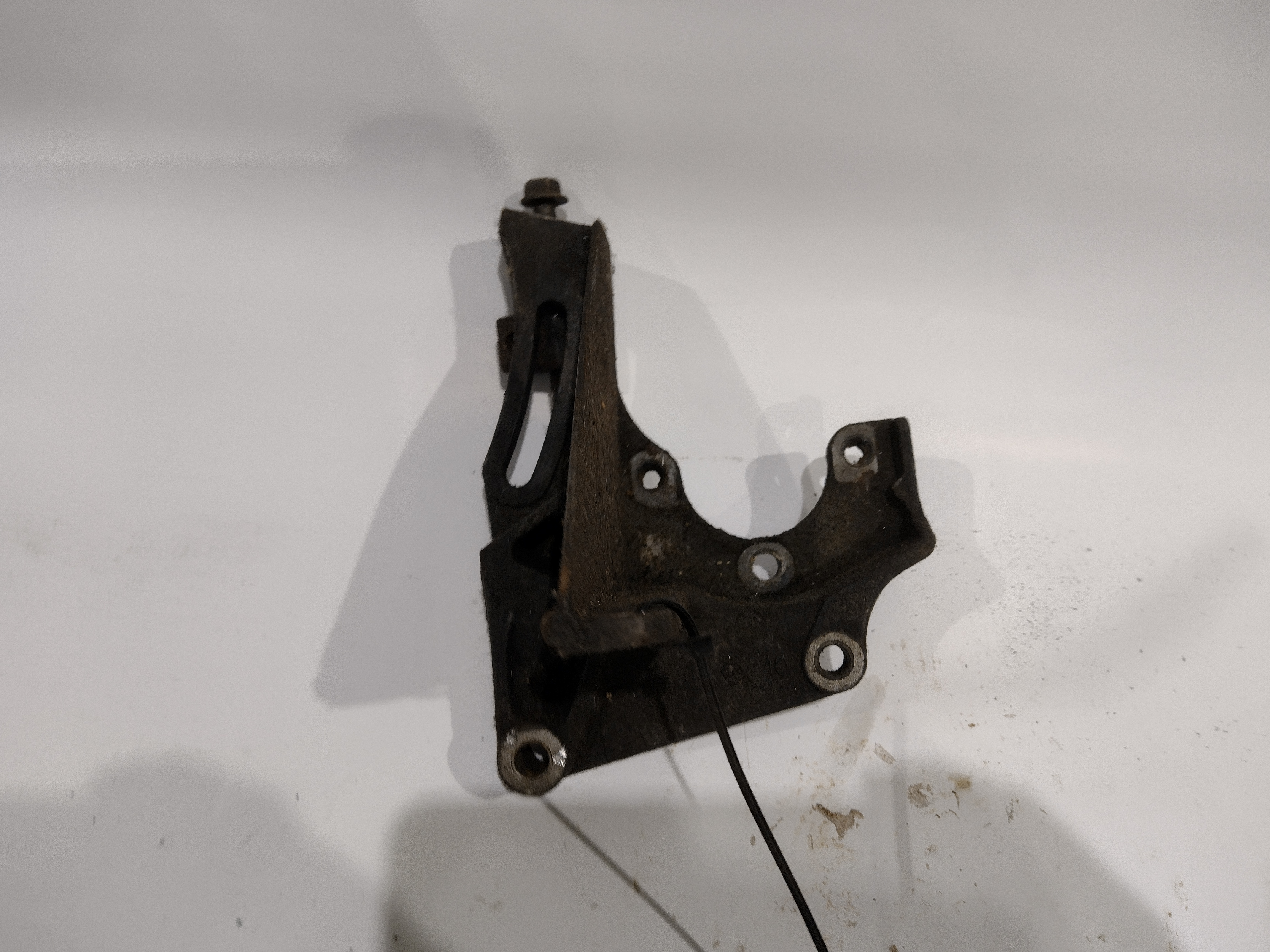 Halter Servopumpe Riemenspanner für Subaru Legacy BD BG 2.2l EJ22 100 kW/136 PS
