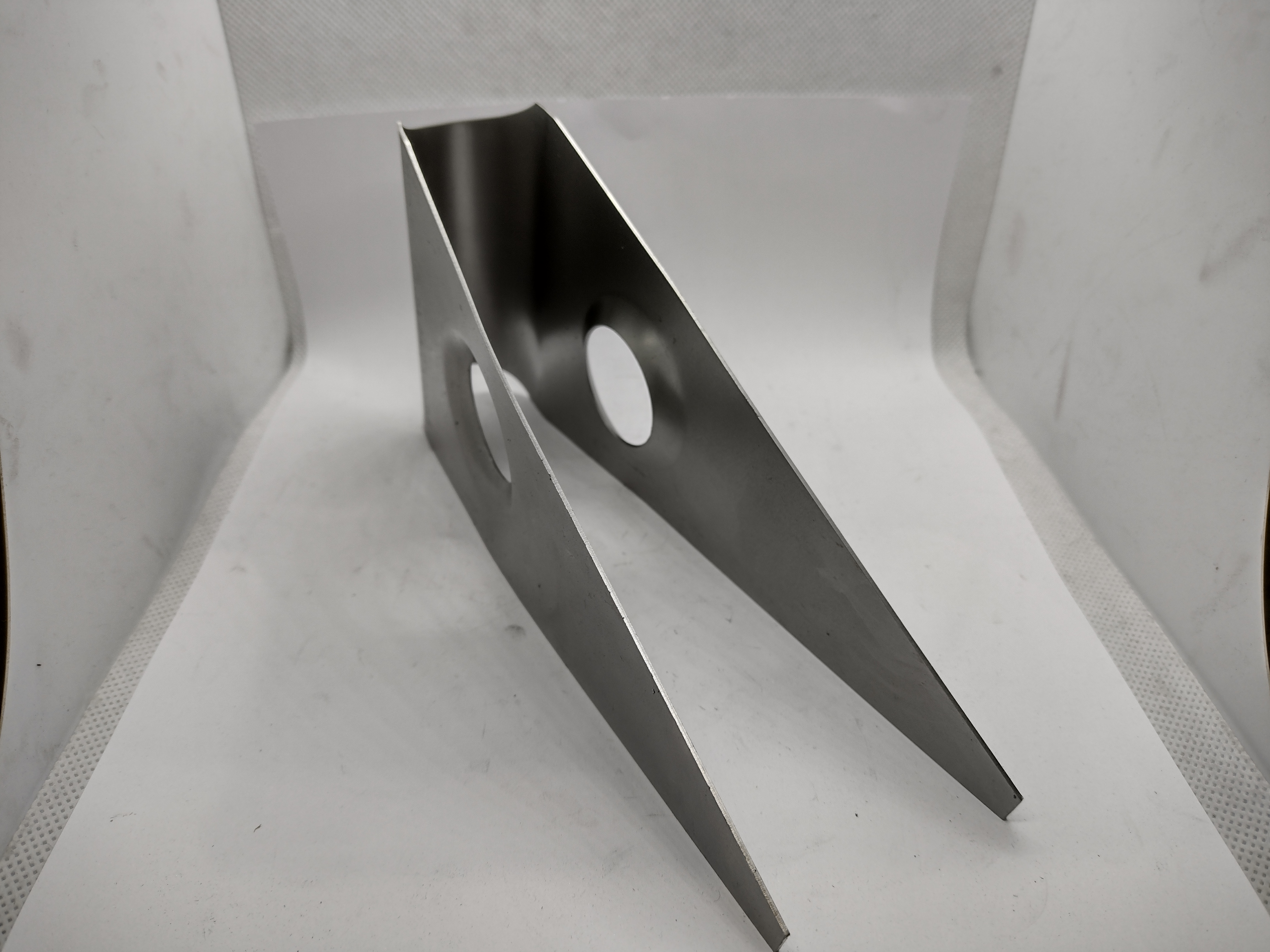 Knotenblech Überrollkäfig Stützen mit Loch 30 Grad