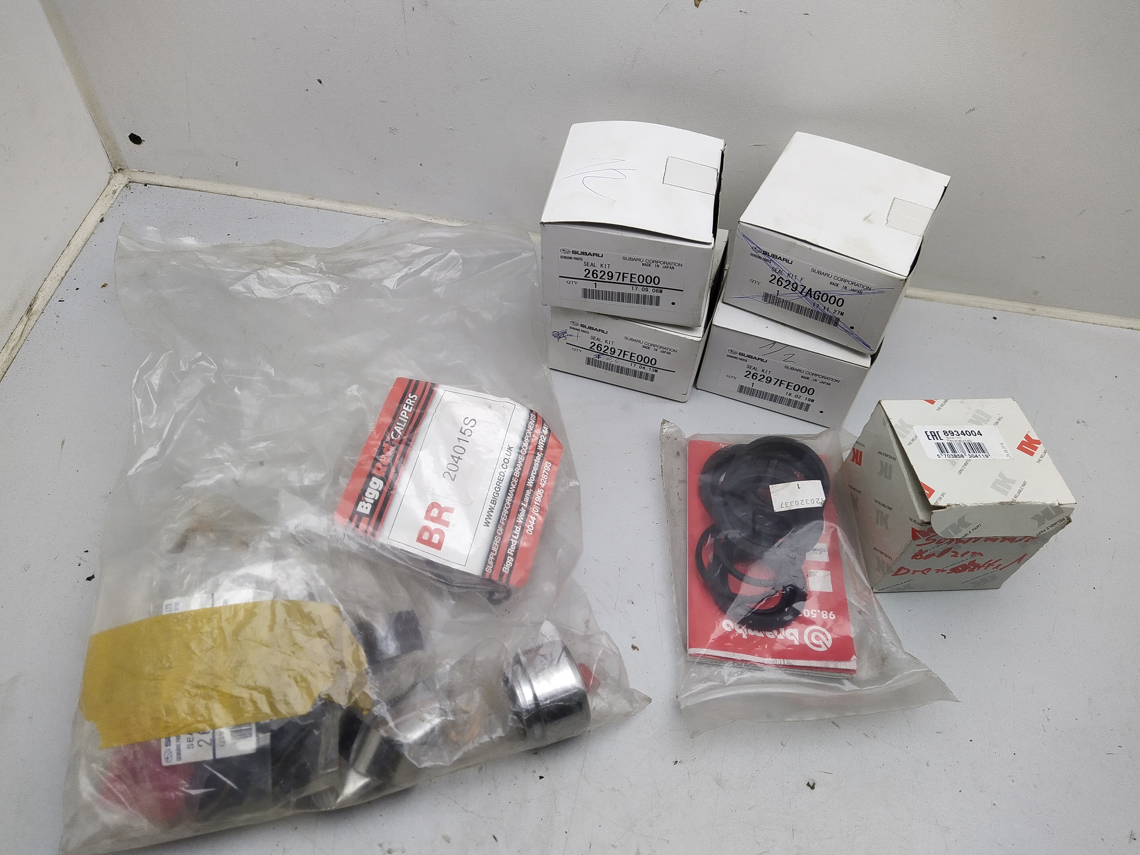 Restposten Konvolut Kolben und Dichtungen für Subaru Bremssättel Repkit