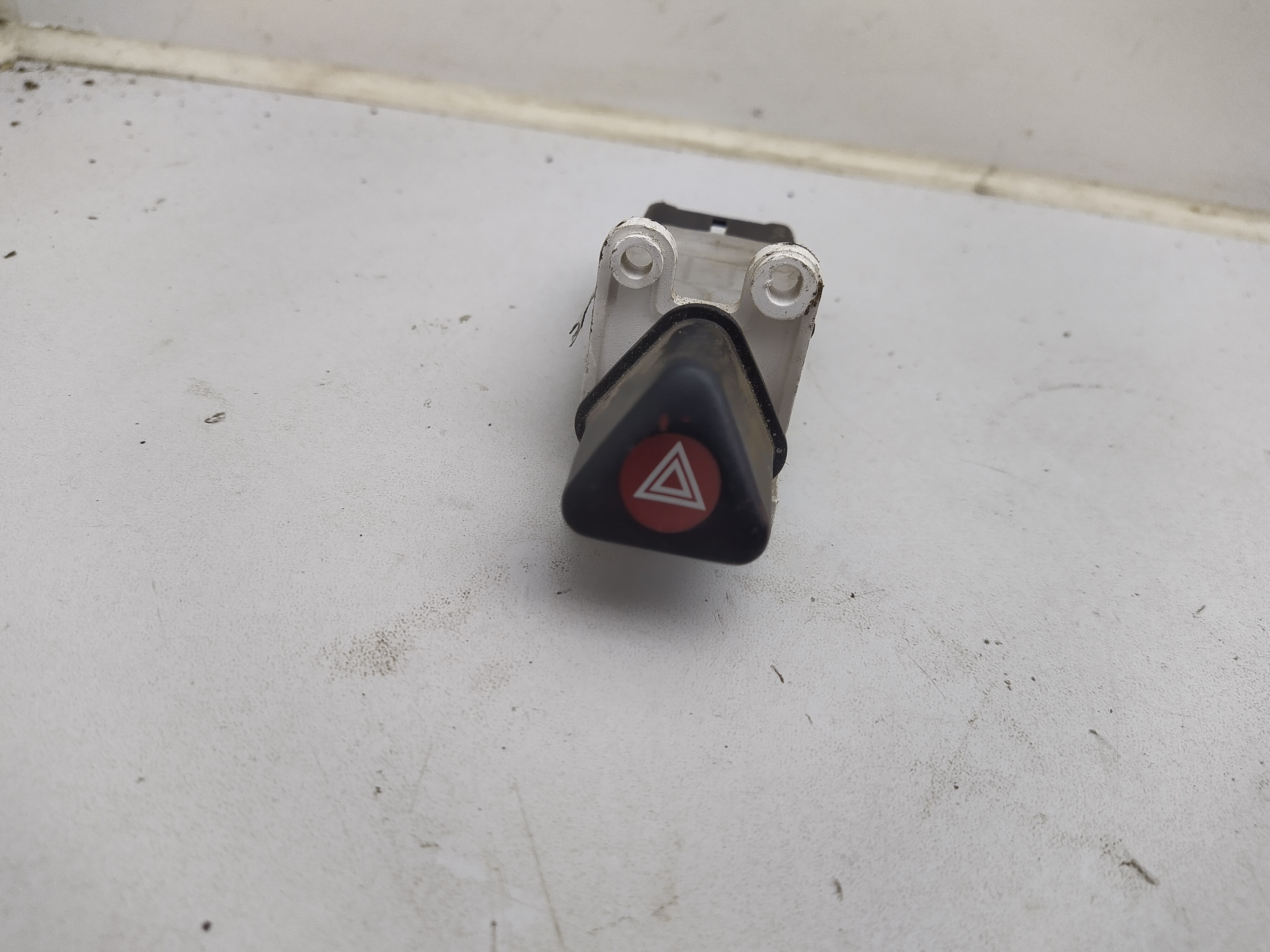 Subaru Legacy 2 BD BG Schalter Warnblinkanlage Warnblinker