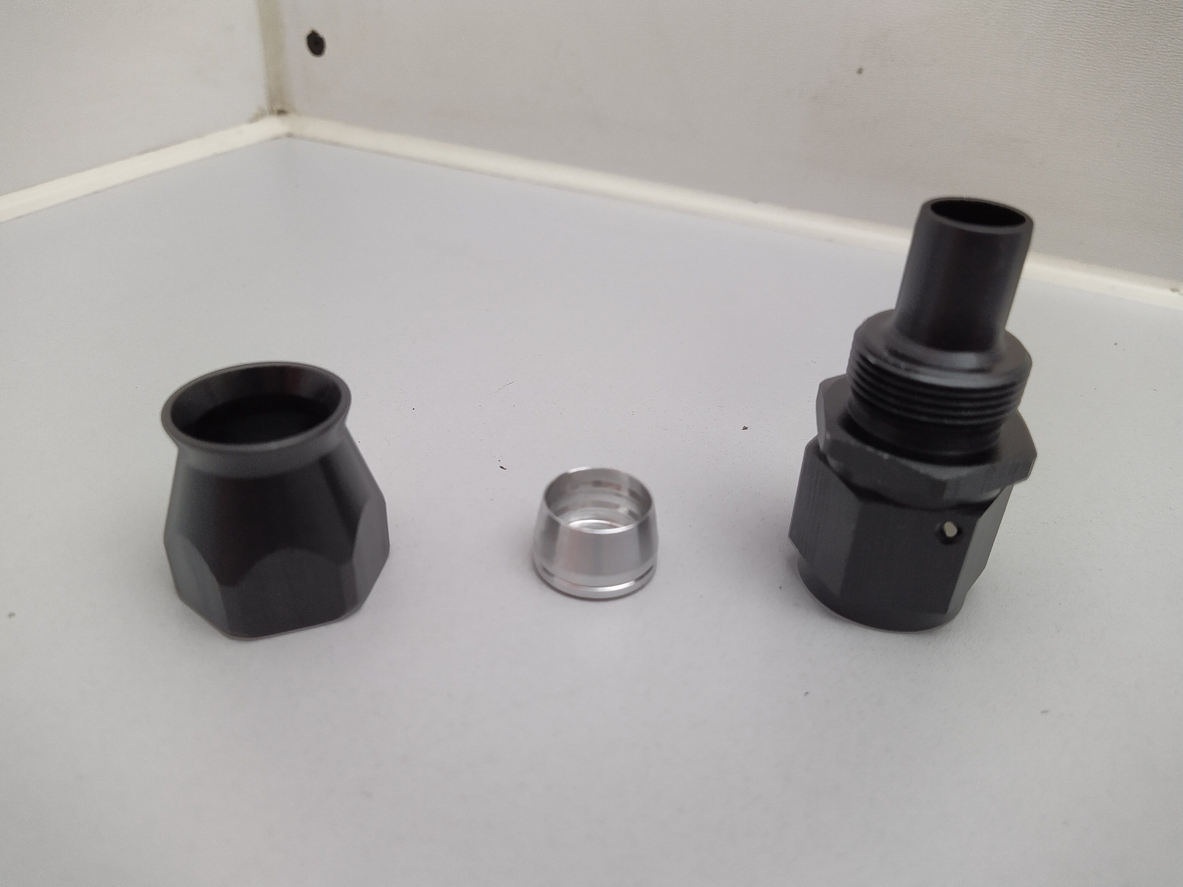 PTFE Alu-Fitting schwarz AN10 Dash 10 gerade