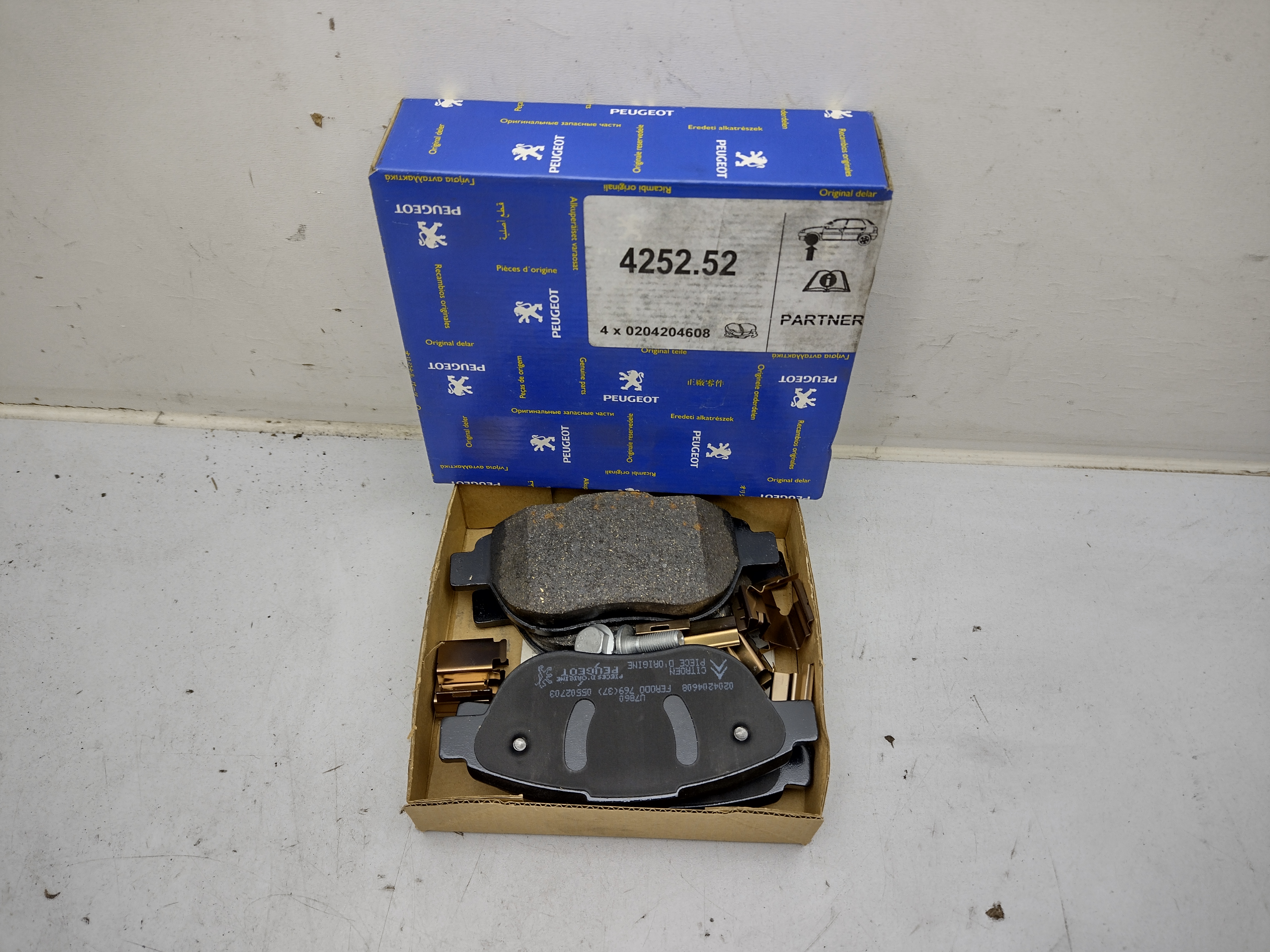 Peugeot Partner / Citroen Bremsbeläge vorne (Sys.Bosch) 425252 NOS NEW OEM