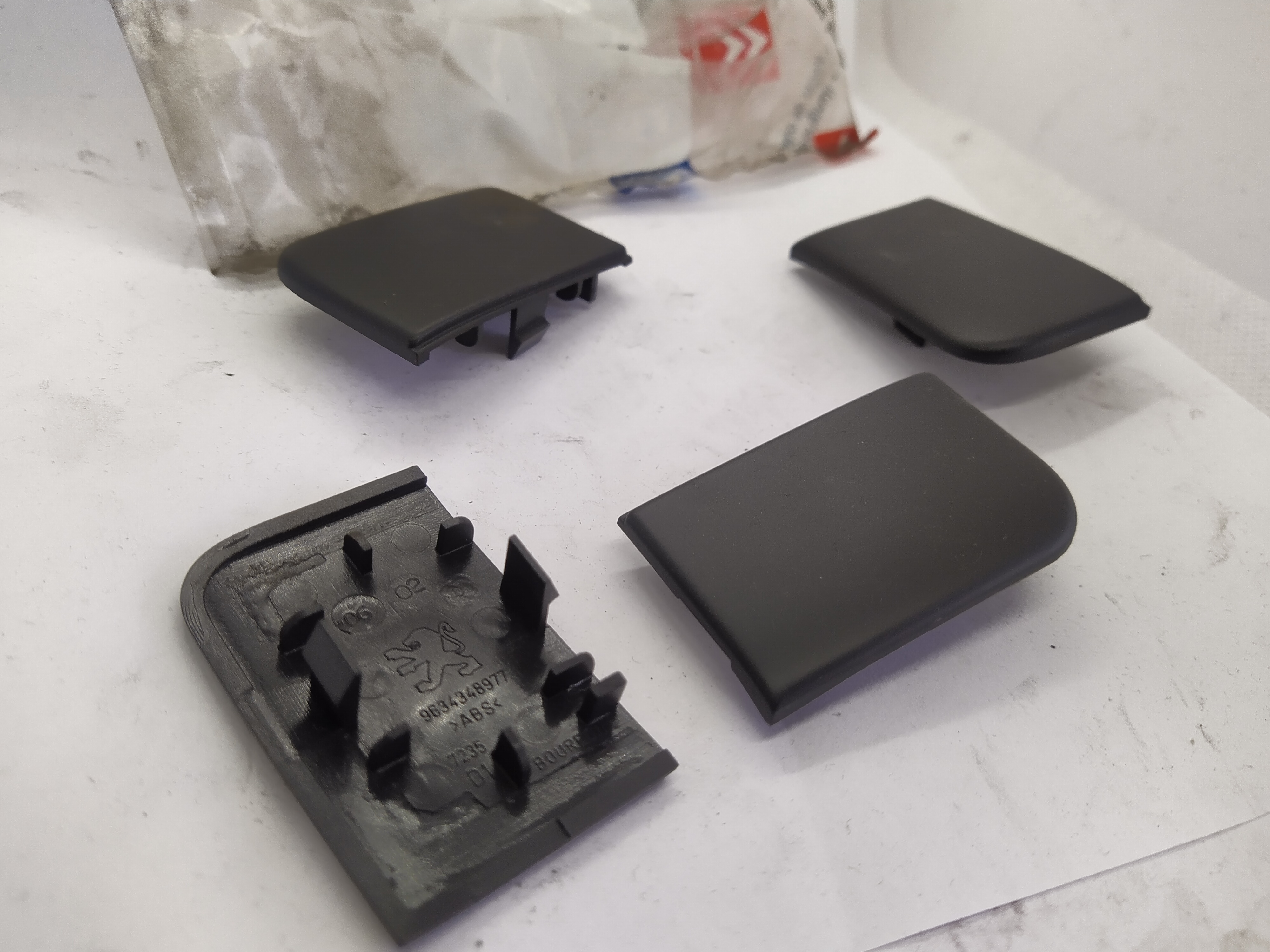 PEUGEOT 406 CENTRE CONSOLE DASHBOARD DISPLAY SIDE BLANKING BLANK PLUG 8212GX NEU NOS