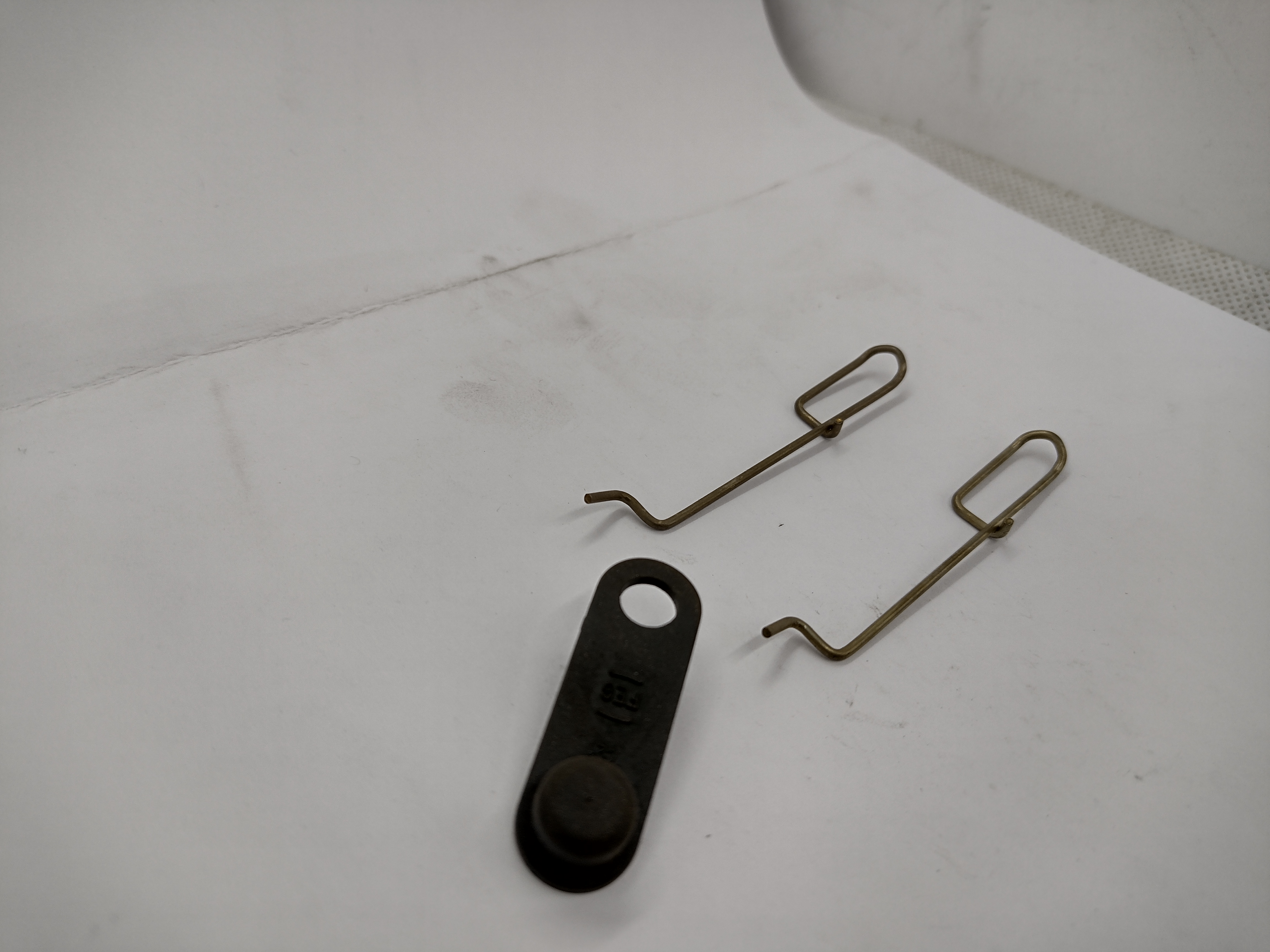 Peugeot / Citroen Befestigungssatz Bremsbeläge 442726 NEU NOS NEW OEM