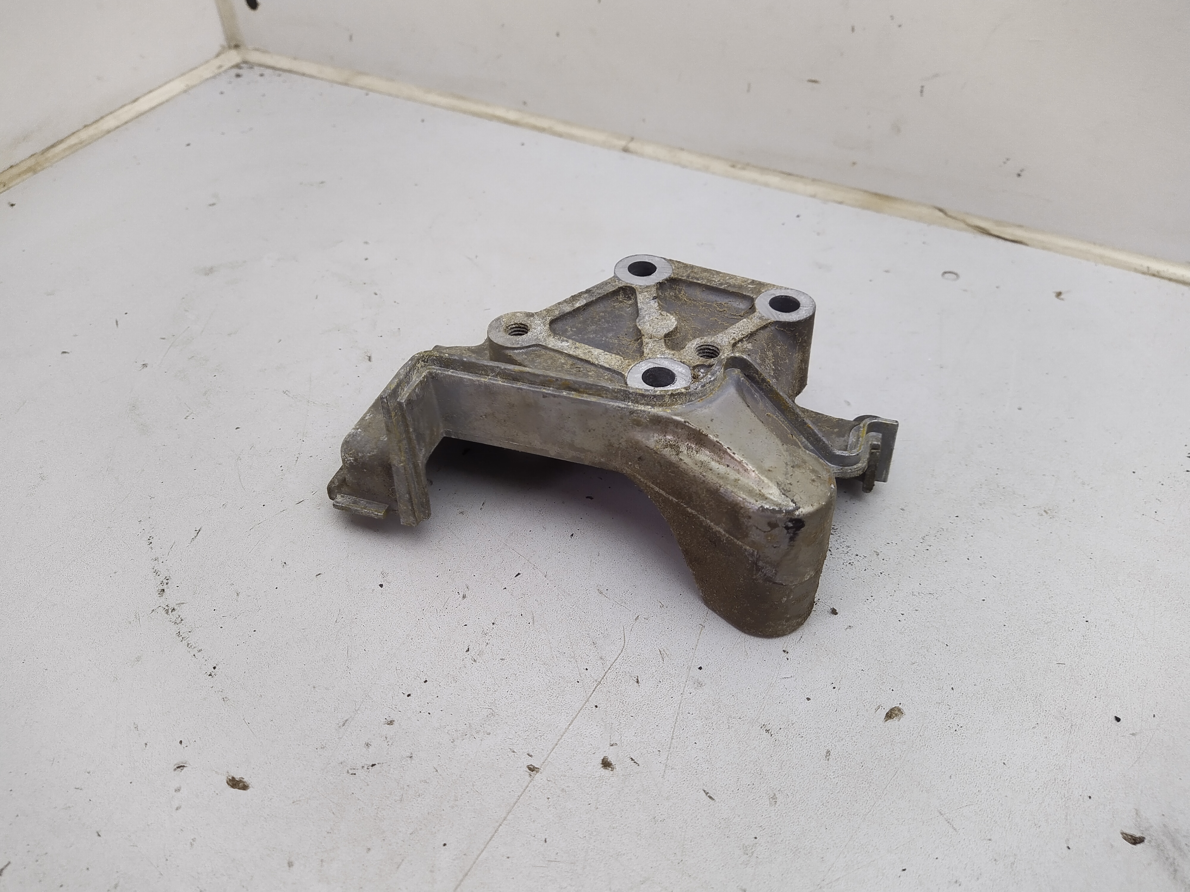 Halter für Zahnriemenspanner Variante 1 passend für Subaru EJ20 EJ22 EJ25