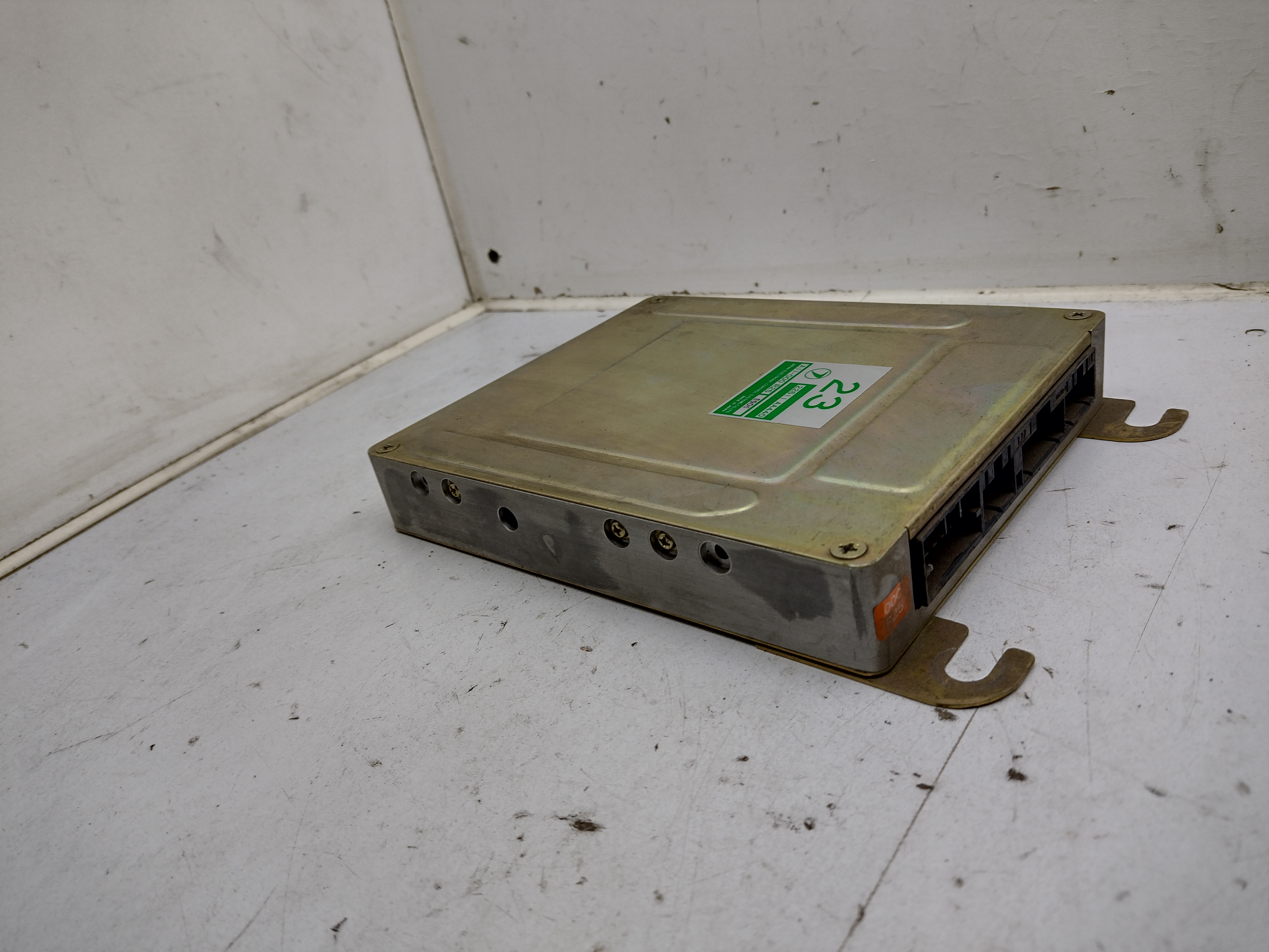 Motorsteuergerät ECU 23 22611A440 für Subaru Leone 2 II