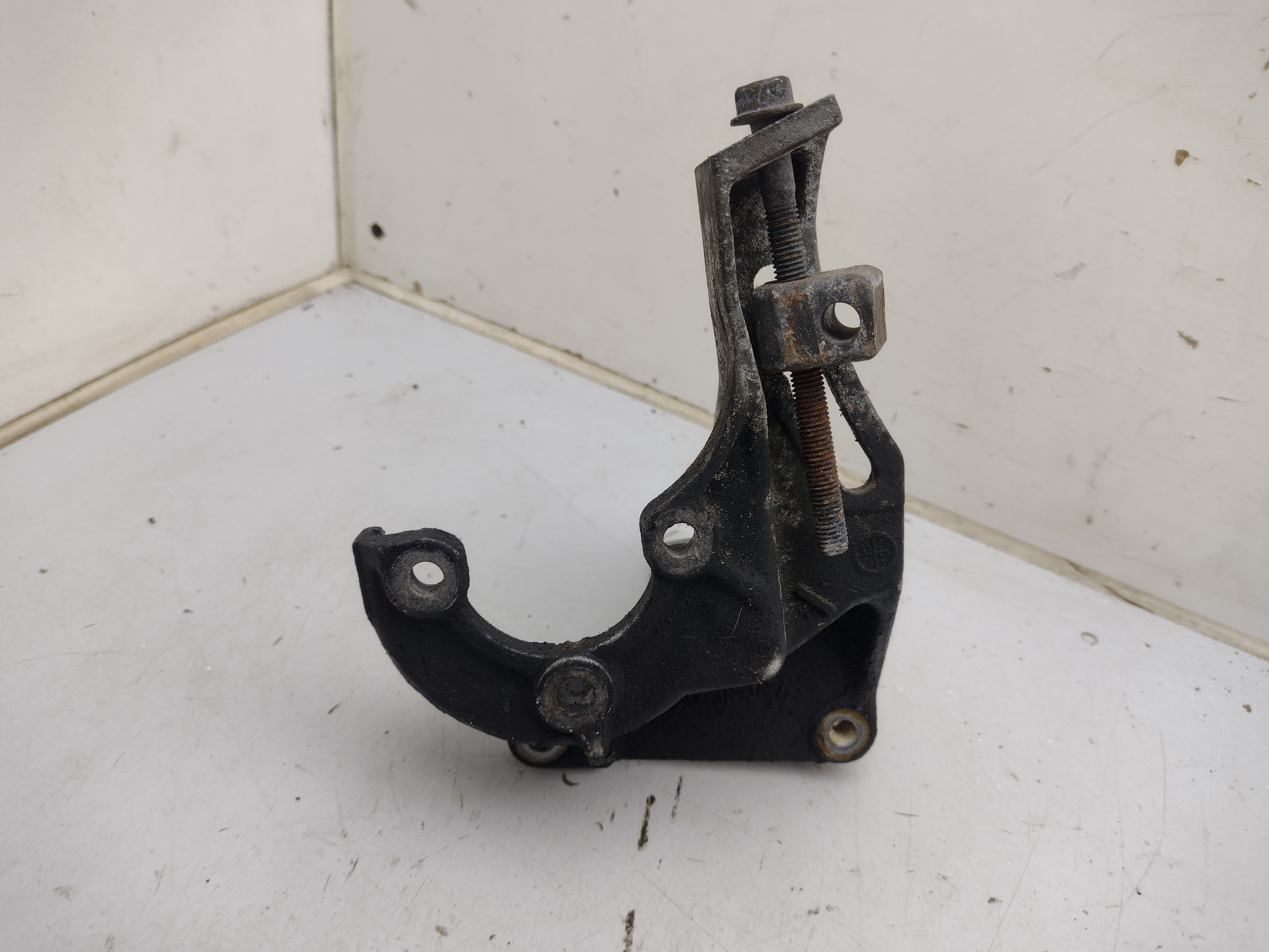 Halter Servopumpe Riemenspanner für SUBARU LEGACY Turbo BC BJF