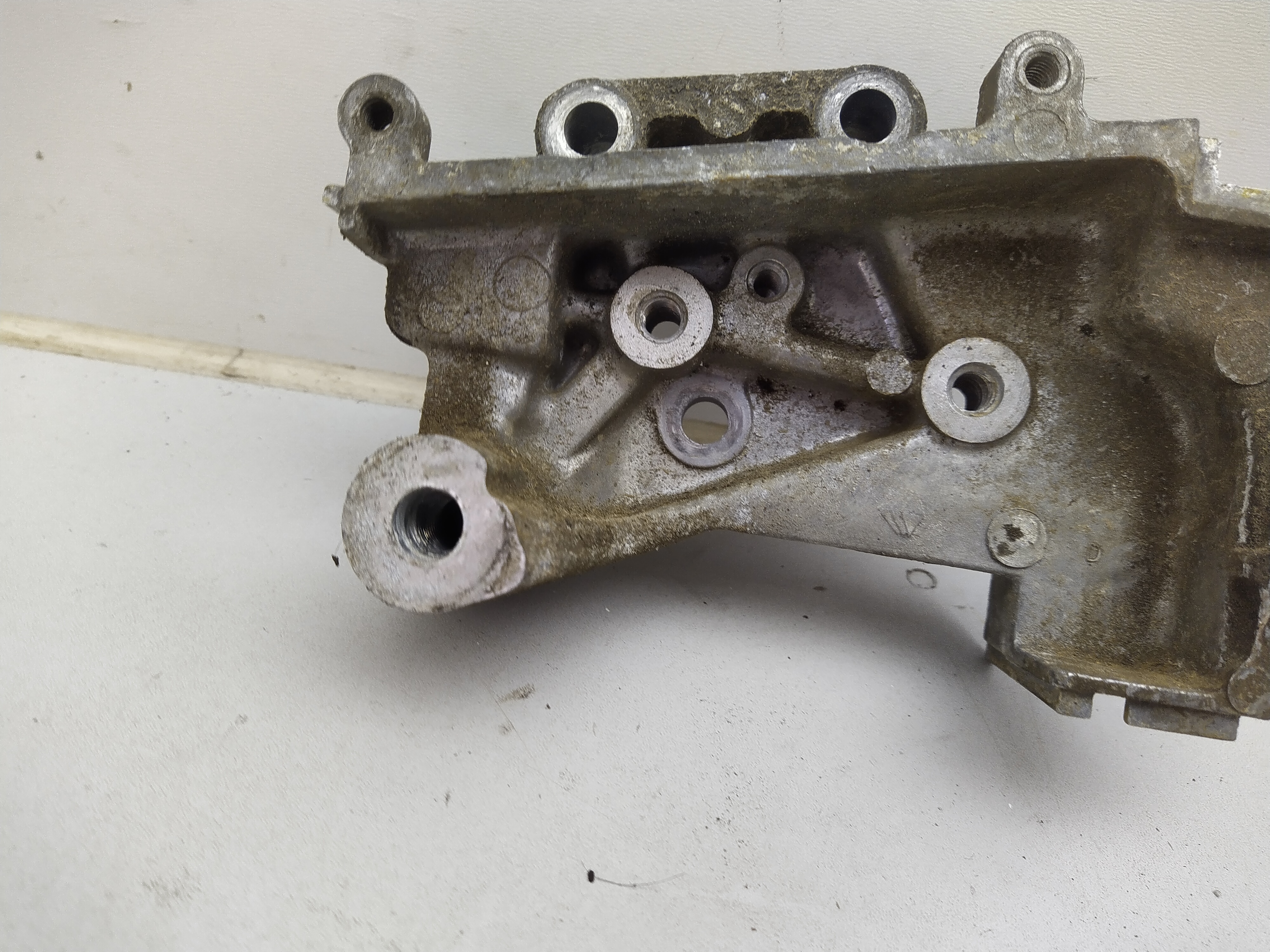Halter für Zahnriemenspanner Variante 1 passend für Subaru EJ20 EJ22 EJ25