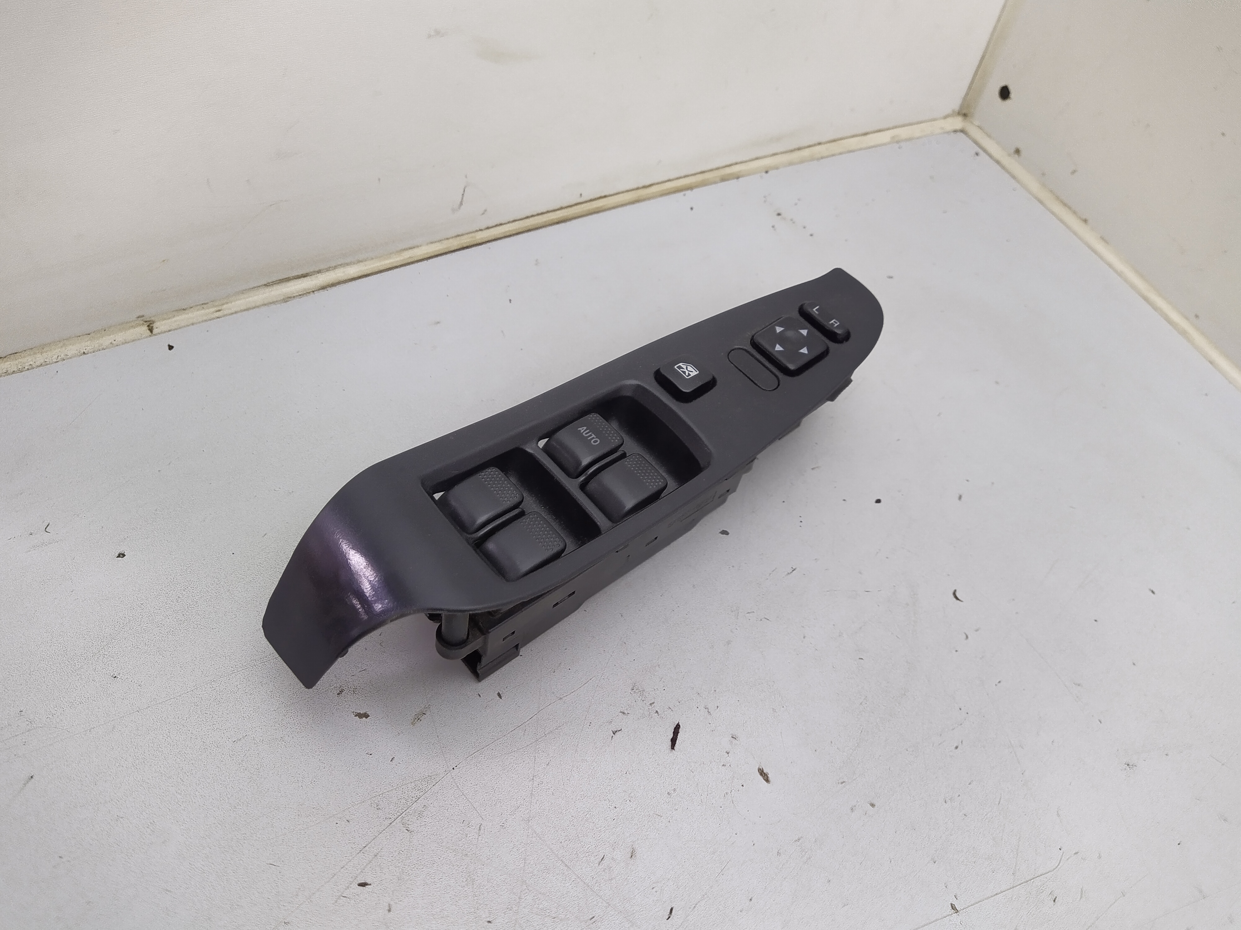 Schaltereinheit für Fensterheber von Subaru Legacy 3 BE BH  Outback 83071AE020