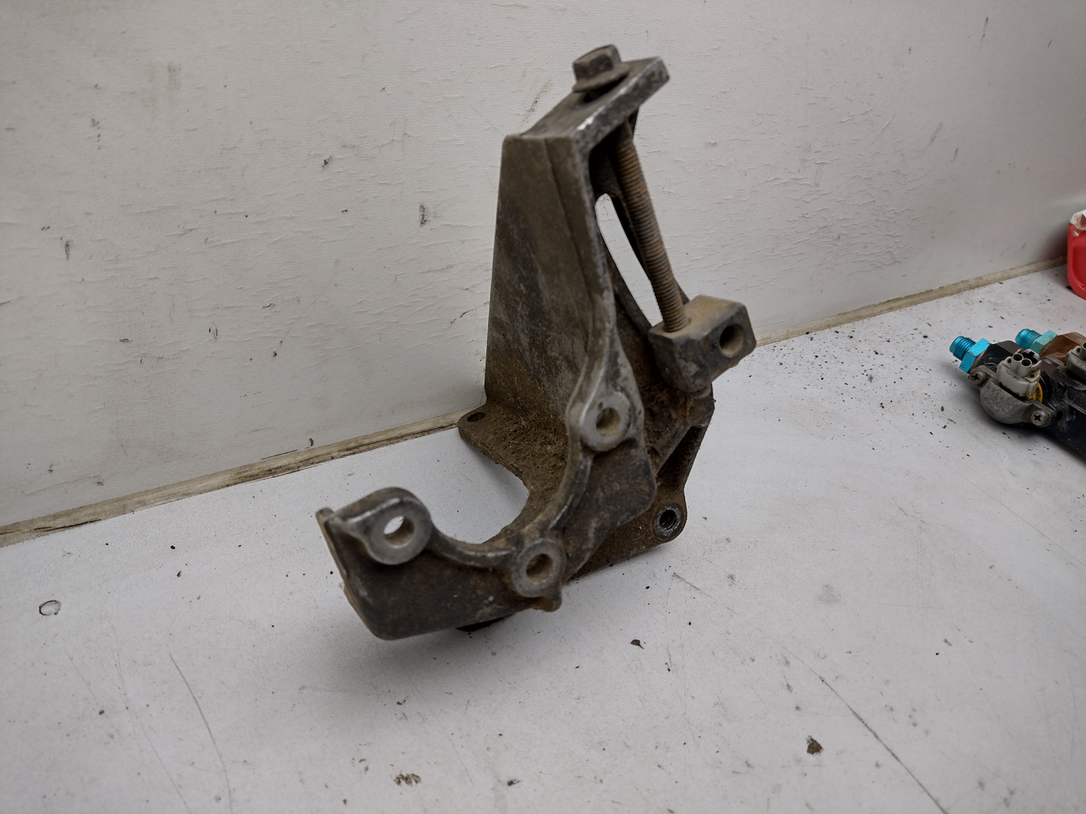 Halter Servopumpe + Keilriemenspanner für Subaru Impreza GC GF 93-00