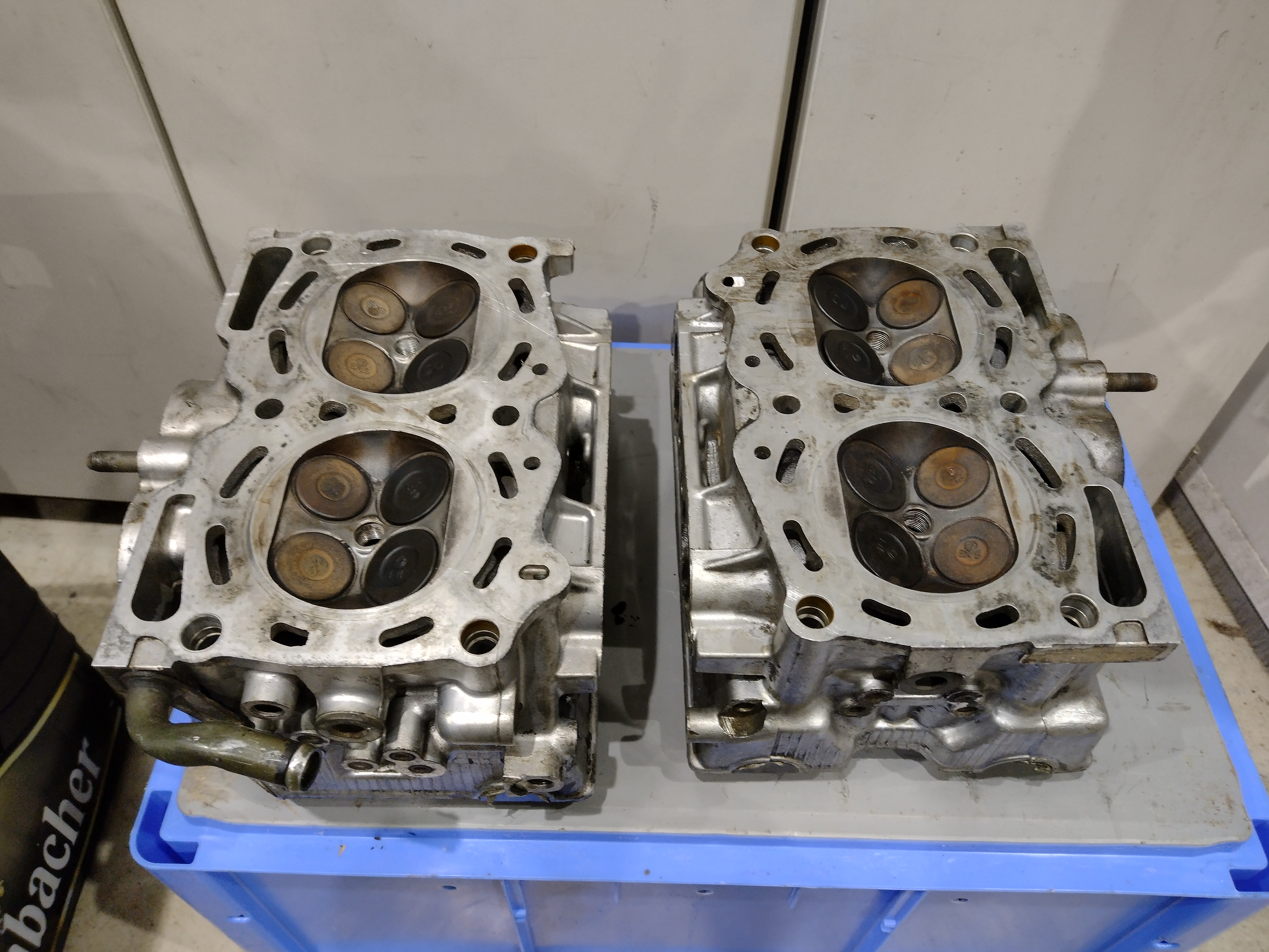 Satz Zylinderköpfe mit Nockenwellen für Subaru Impreza GT WRX V2 EJ20G Turbo