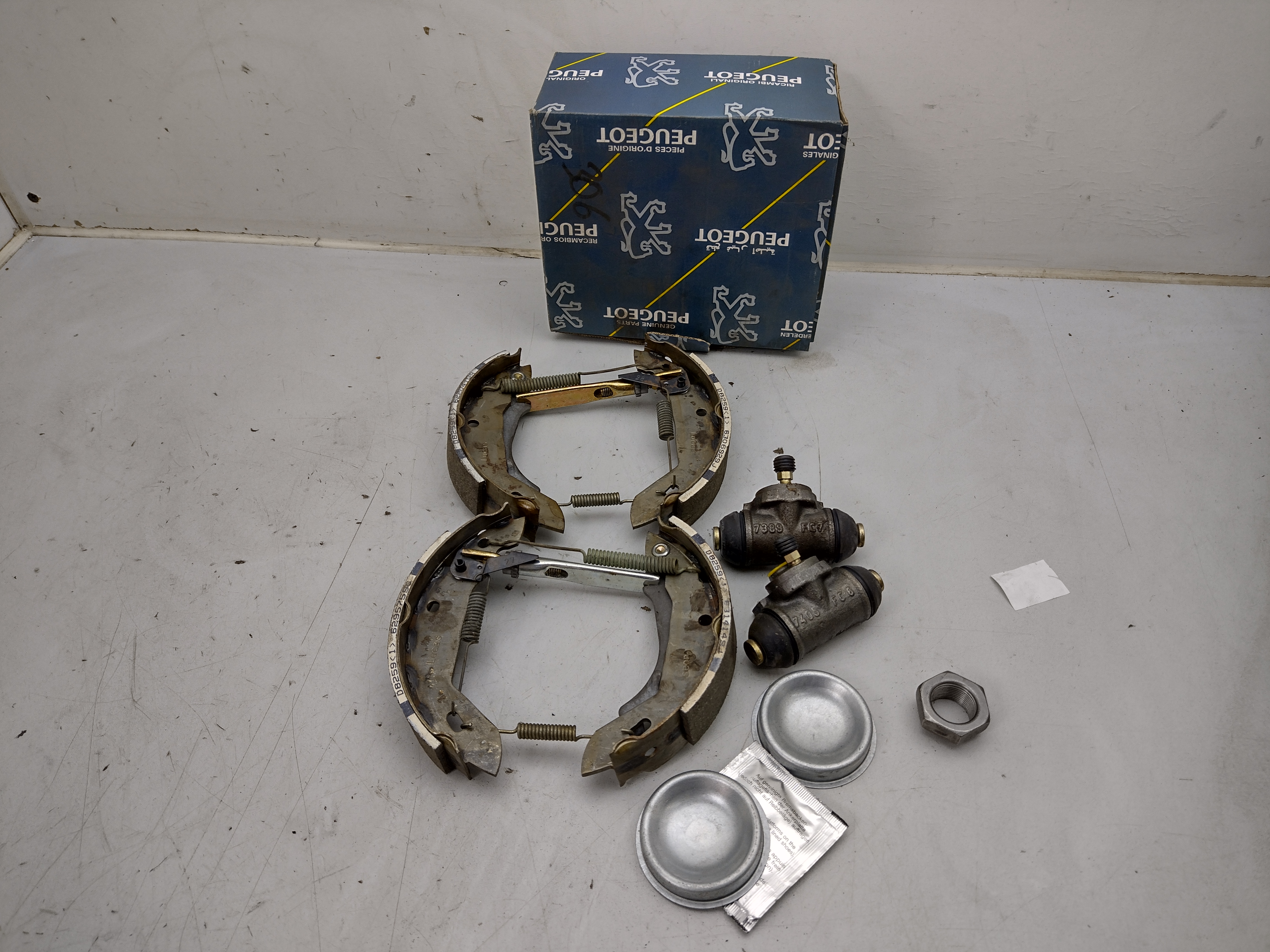 Peugeot 205 306 308 Bremsbacken Bremsensatz, Trommelbremse 42419C 1611450280 NOS NEW OEM