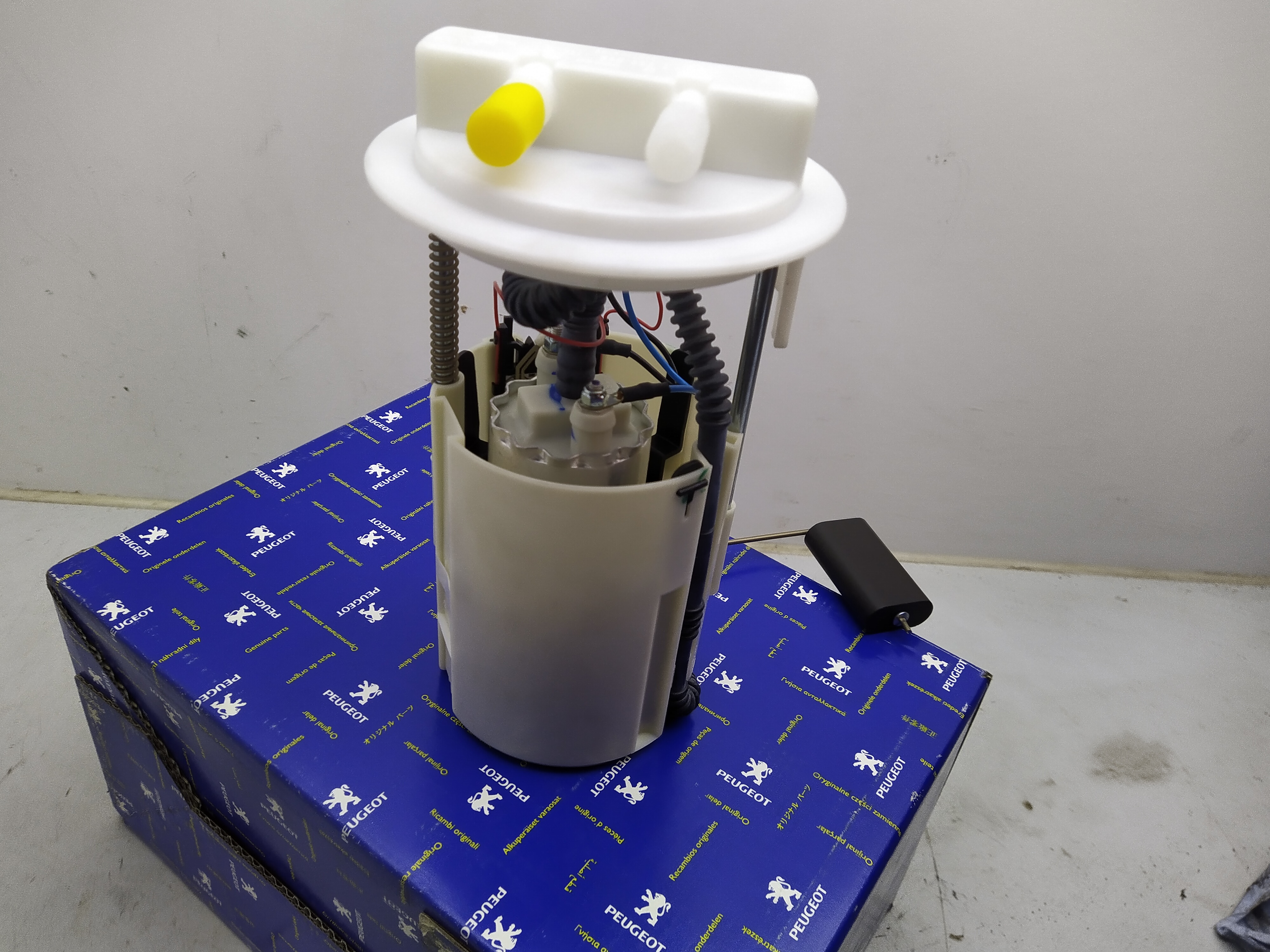 Peugeot 1525Z3 Kraftstoffpumpe mit Geber NEU NOS NEW 