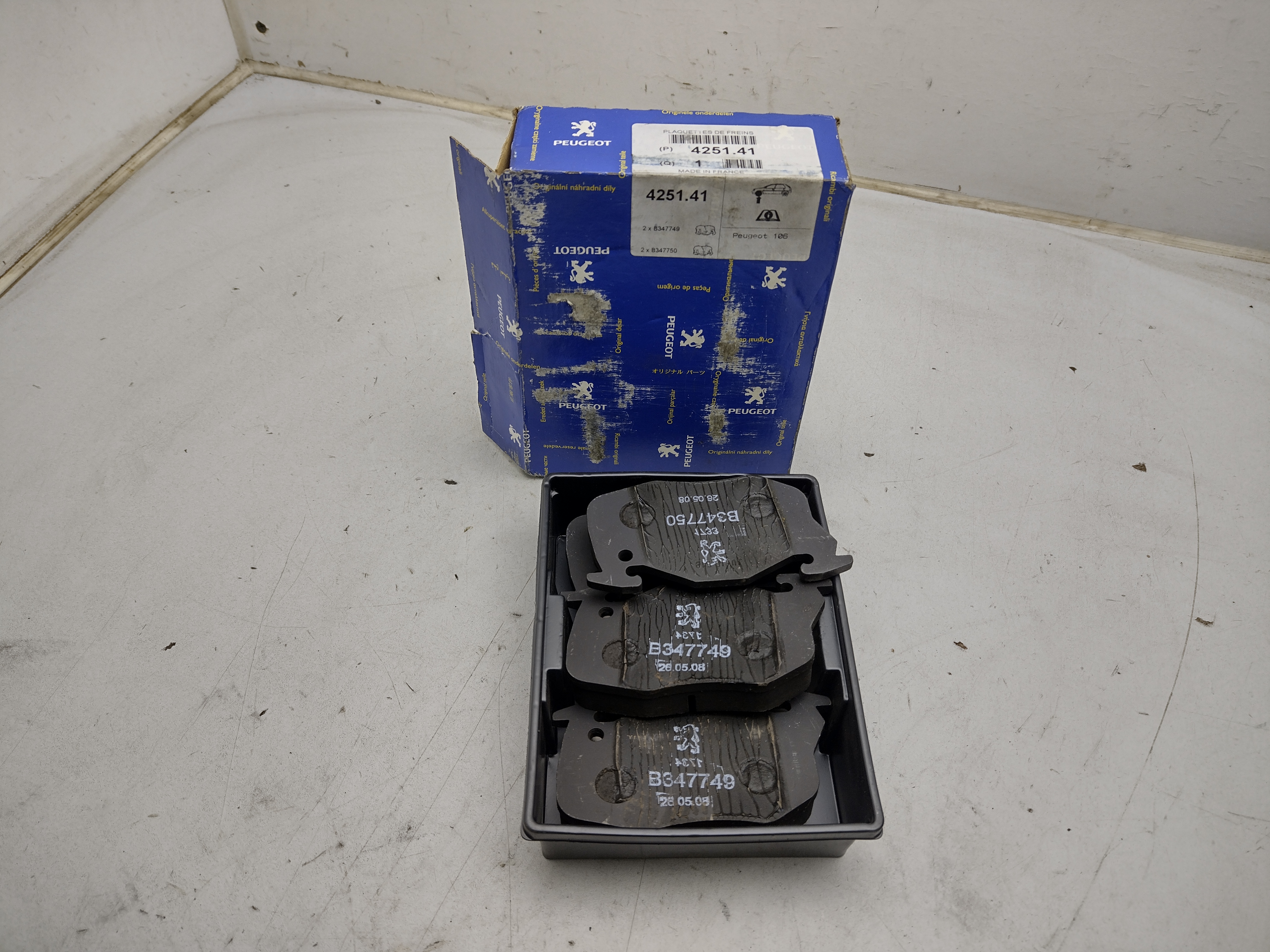 Citroen / Peugeot Satz Bremsbeläge vorne 425141 NEU NOS NEW