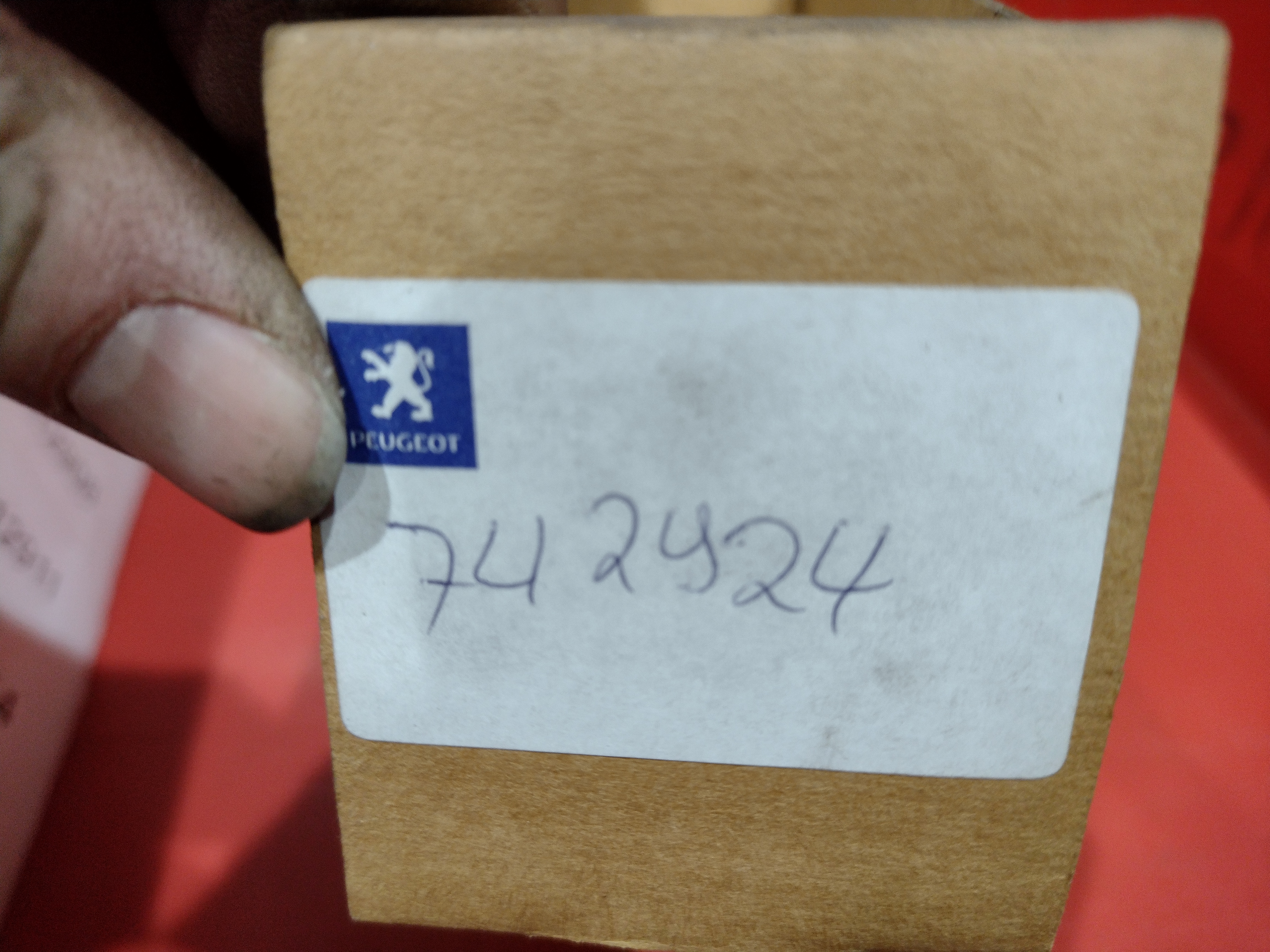 Peugeot / Citroen SCHRAUBE FÜR STOSSFÄNGER 742924 NEU NOS NEW
