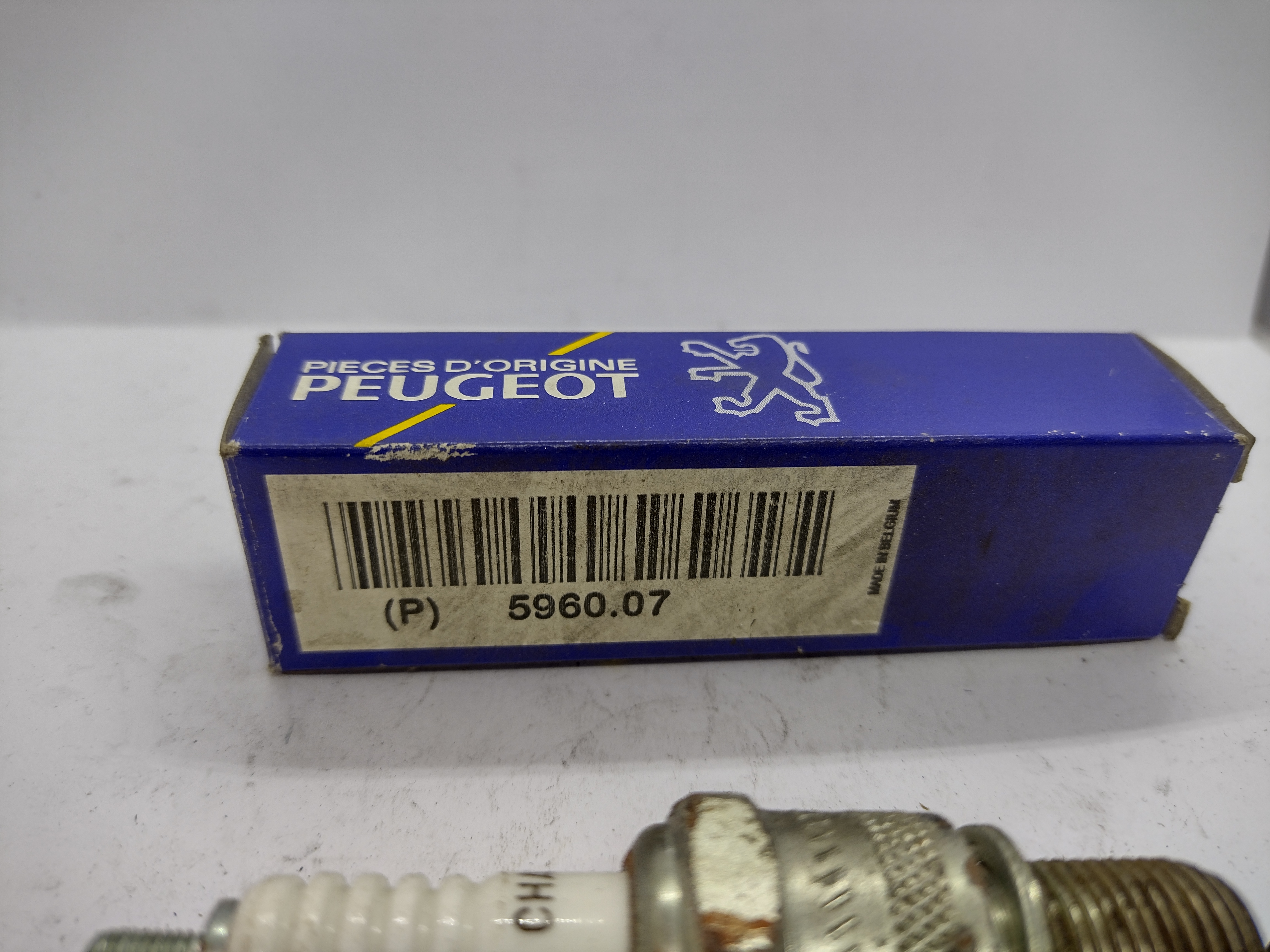 Peugeot Zündkerze 596007 CHAMPION RN9YCC NEU NOS NEW OEM