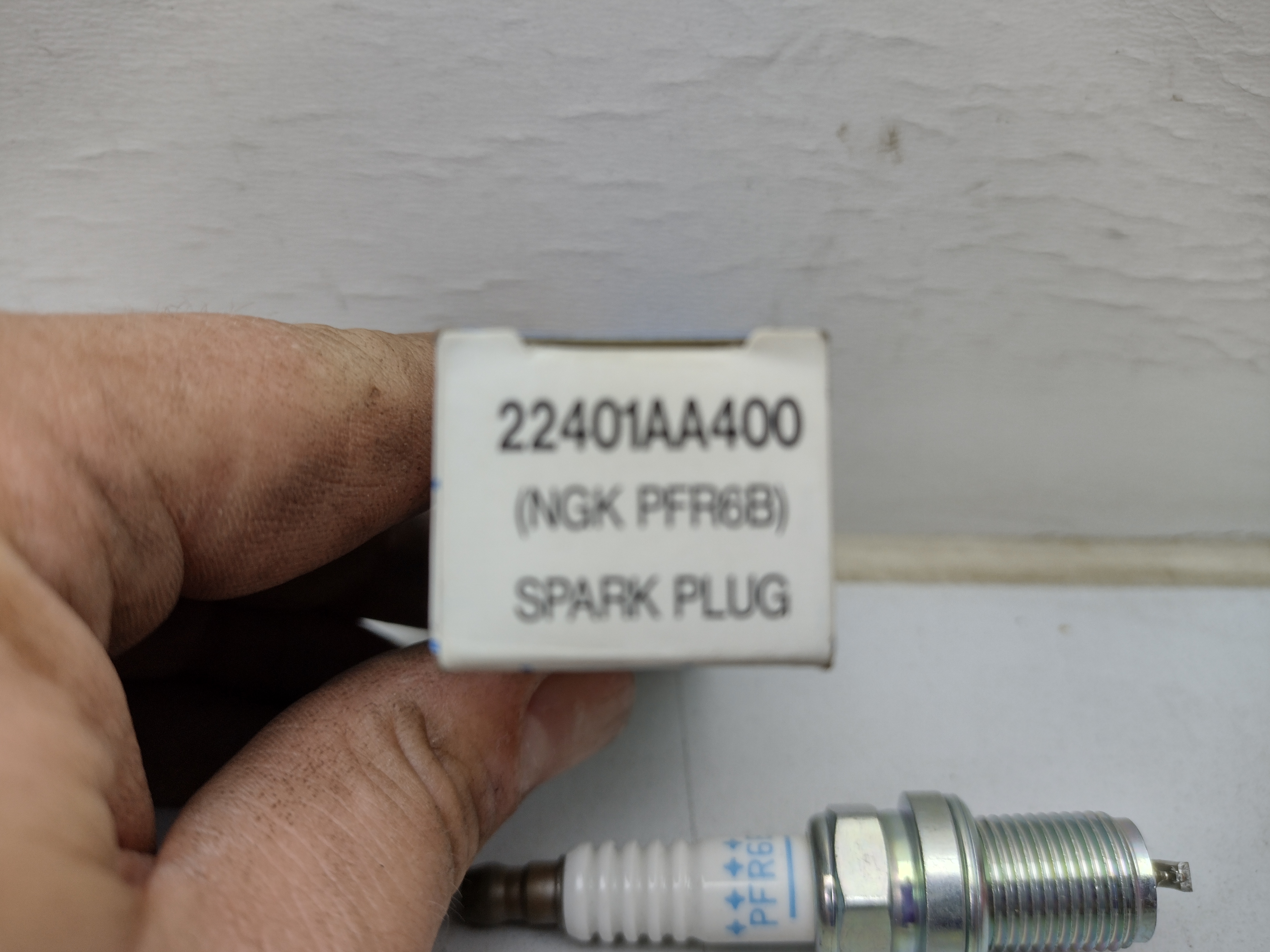 Zündkerze SUBARU 22401AA400 NGK PFR6B für Legacy und Impreza