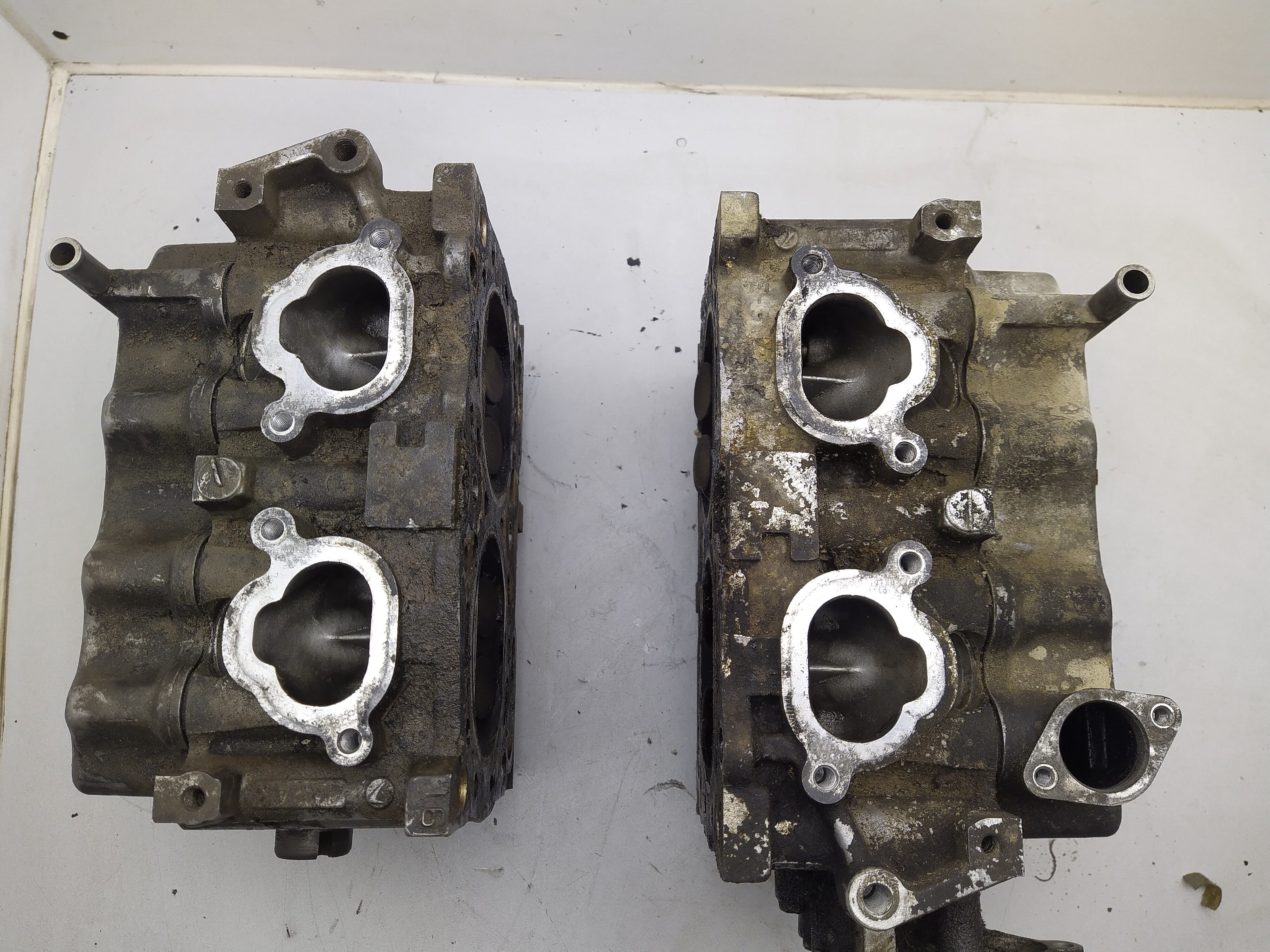 Paar Zylinderköpfe Subaru Legacy 1 BC BJF 2.2 2,2 EJ22 137PS