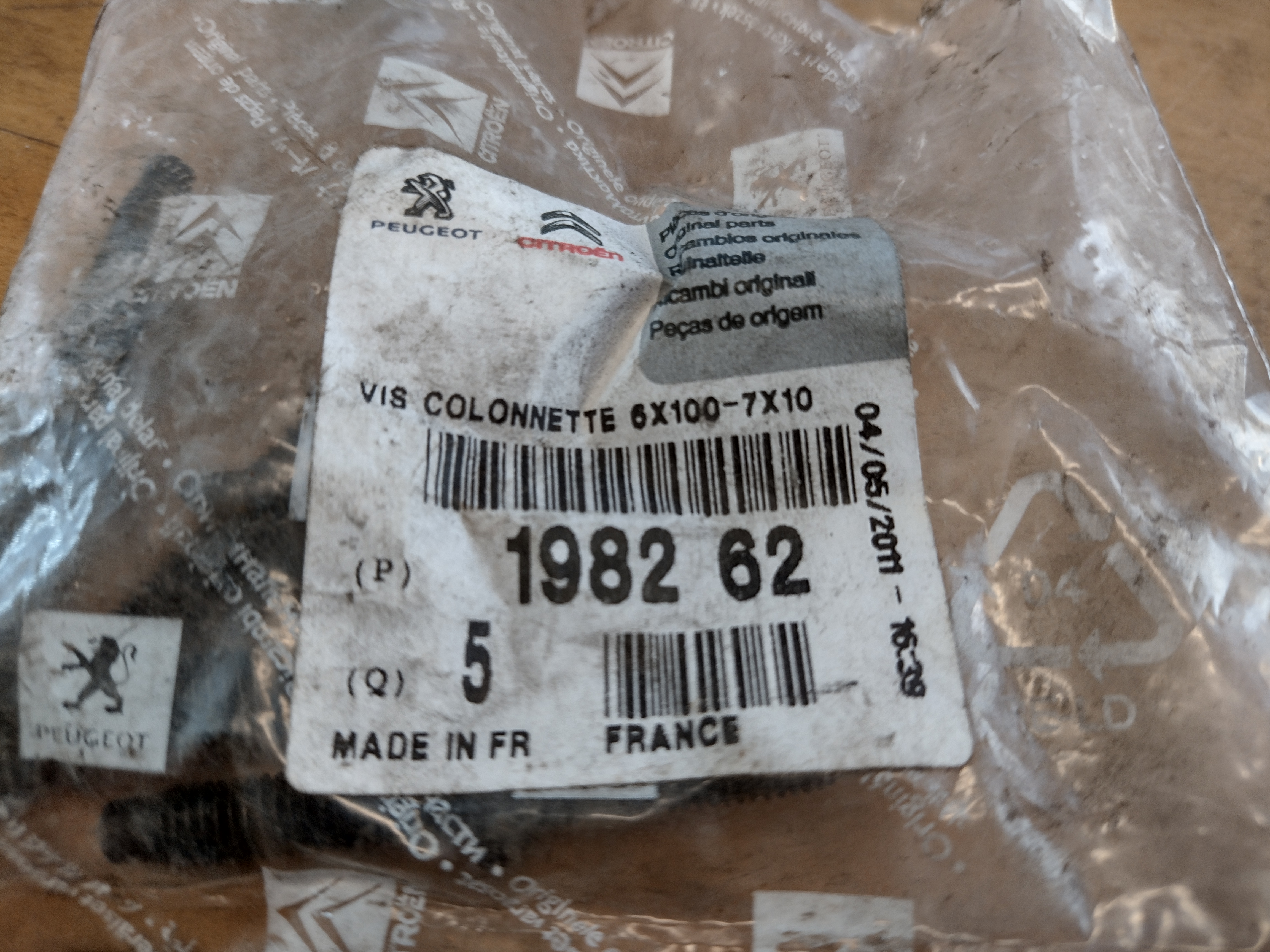 Peugeot / Citroen Gewindebolzen für Injektor-Befestigung 198262 NEU NOS NEW OEM