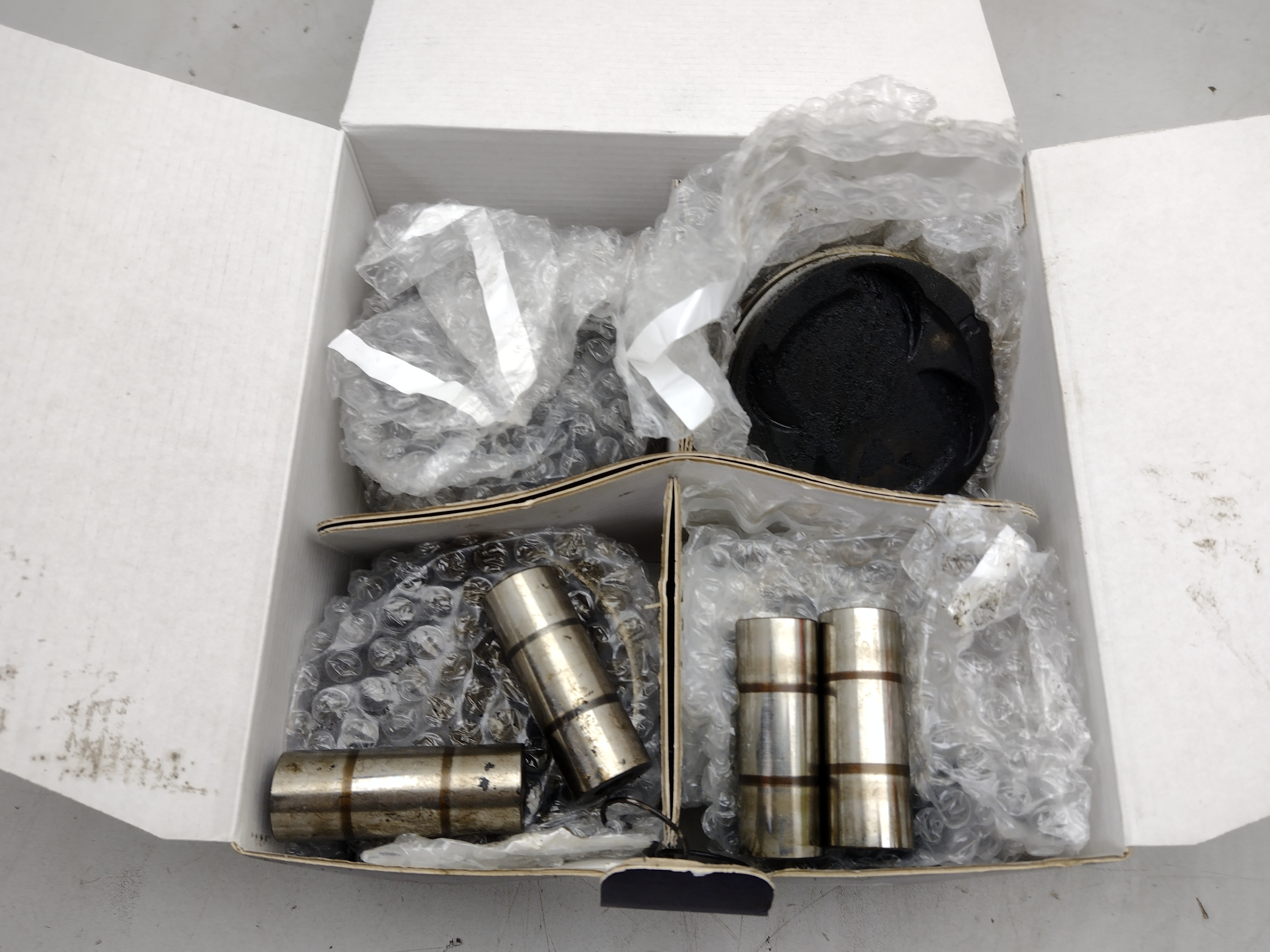 Satz Kolben aus Subaru EJ20G Closedeck Motor Legacy 1 BC BJF 200PS