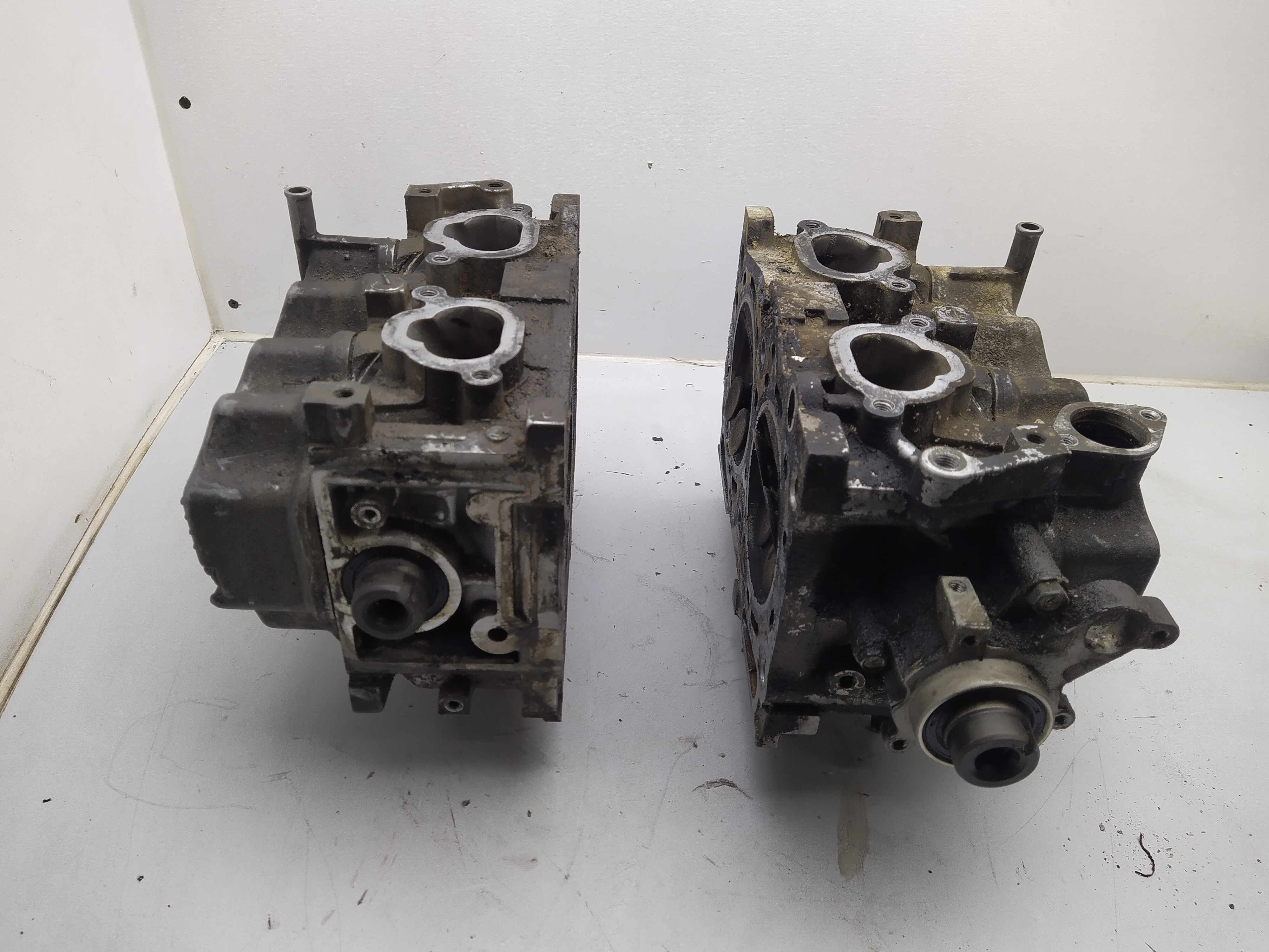 Paar Zylinderköpfe Subaru Legacy 1 BC BJF 2.2 2,2 EJ22 137PS