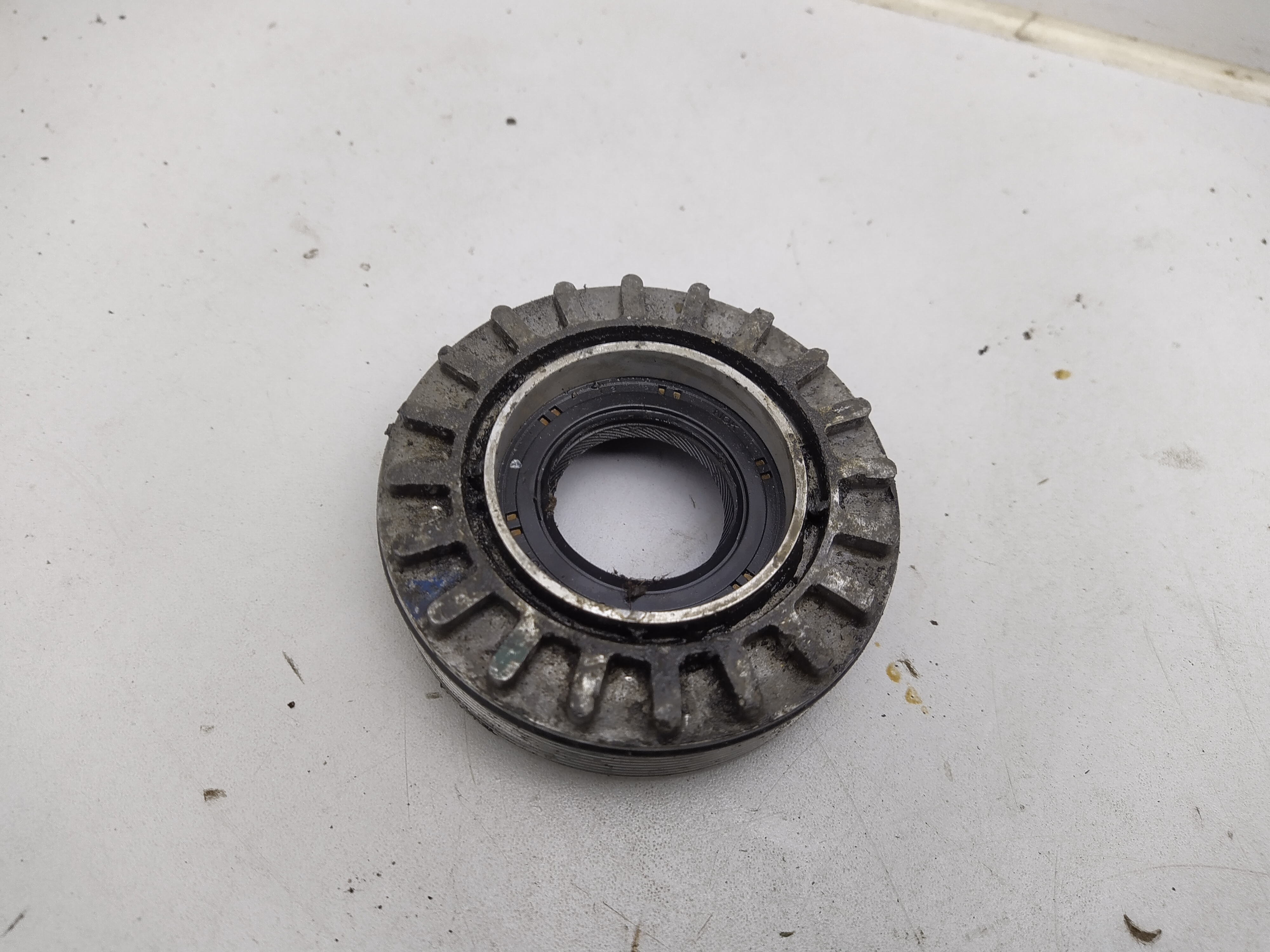 Deckel Verschluss Simmerring zu Antriebswellen von SUBARU TY752 ALLRAD Getriebe