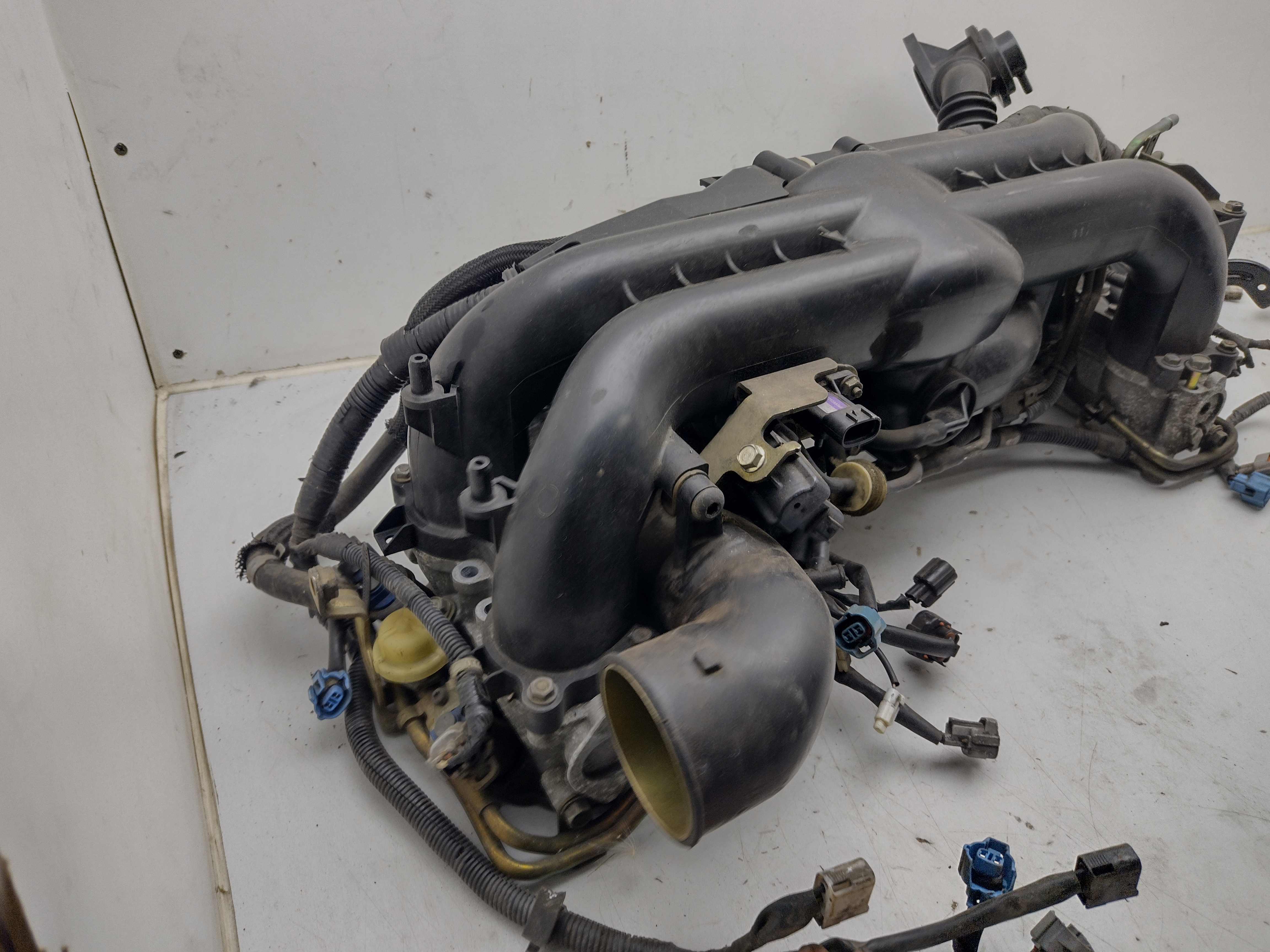 Ansaugbrücke mit Drosselklappe, Inlet pipe, Einspritzdüsen, Kabelbaum von Subaru Legacy Turbo EJ20X