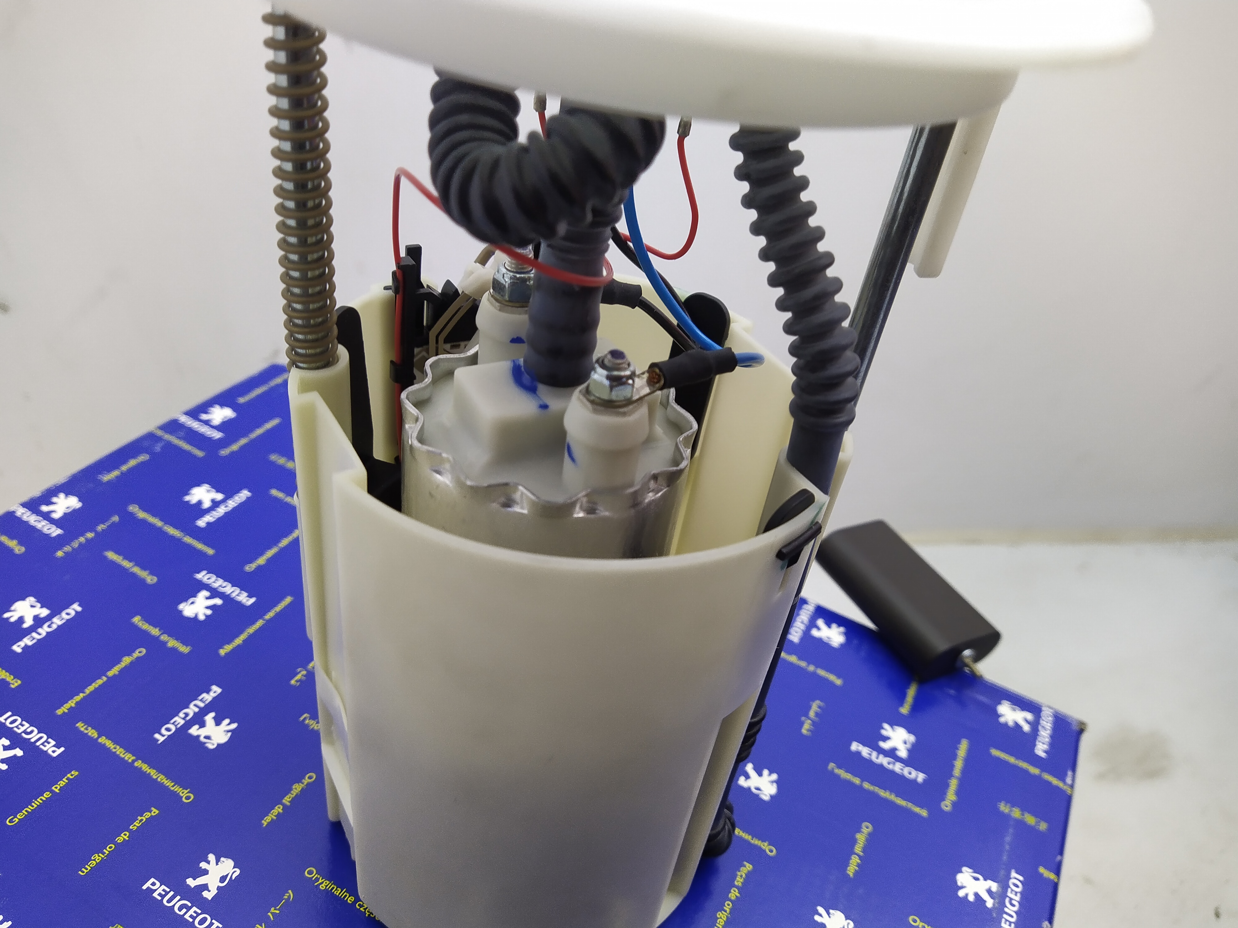 Peugeot 1525Z3 Kraftstoffpumpe mit Geber NEU NOS NEW 