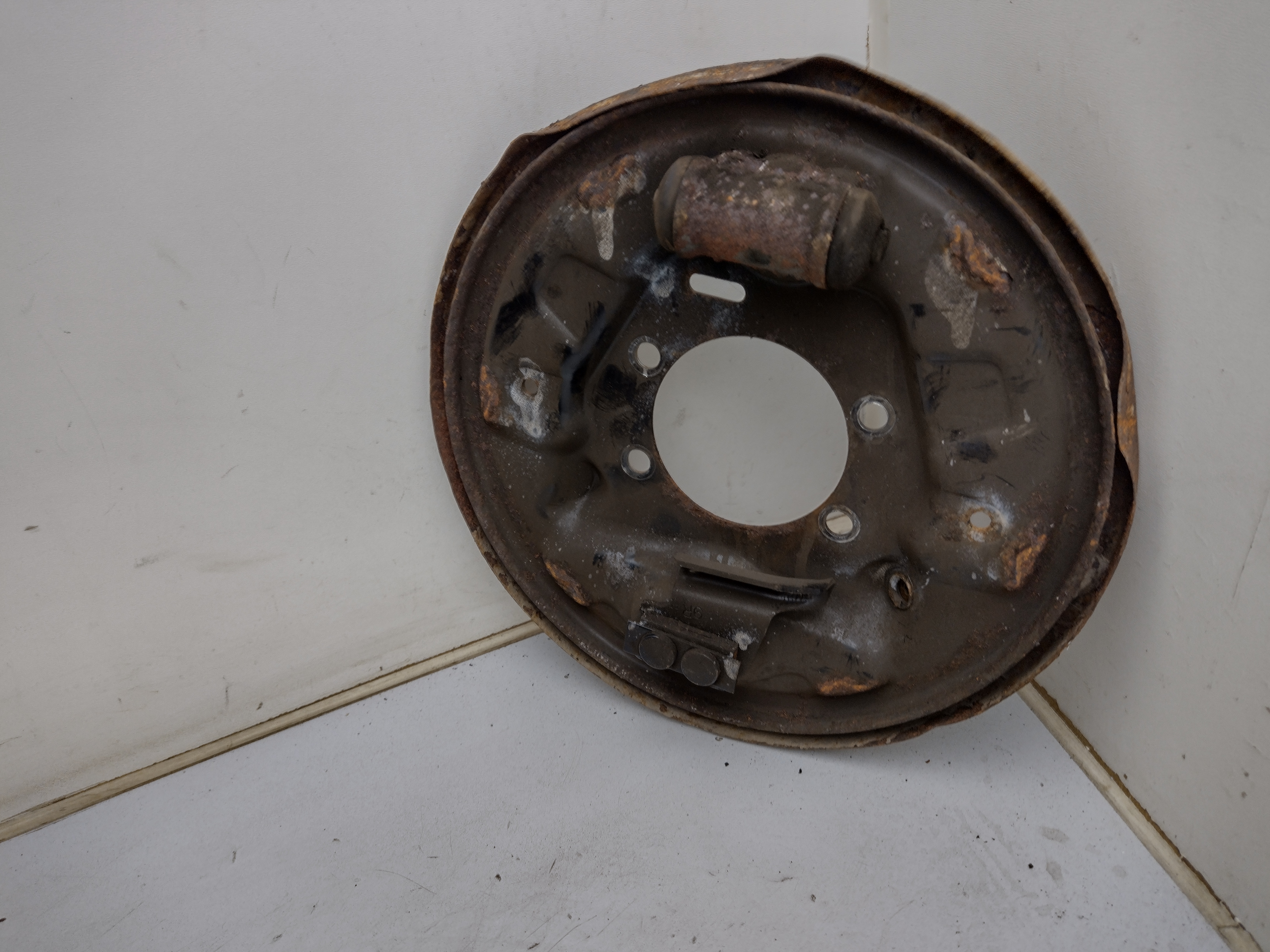 gebrauchtes Ankerblech hinten rechts für Subaru Impreza 1 GC GF Legacy 1 BC BJF ohne ABS