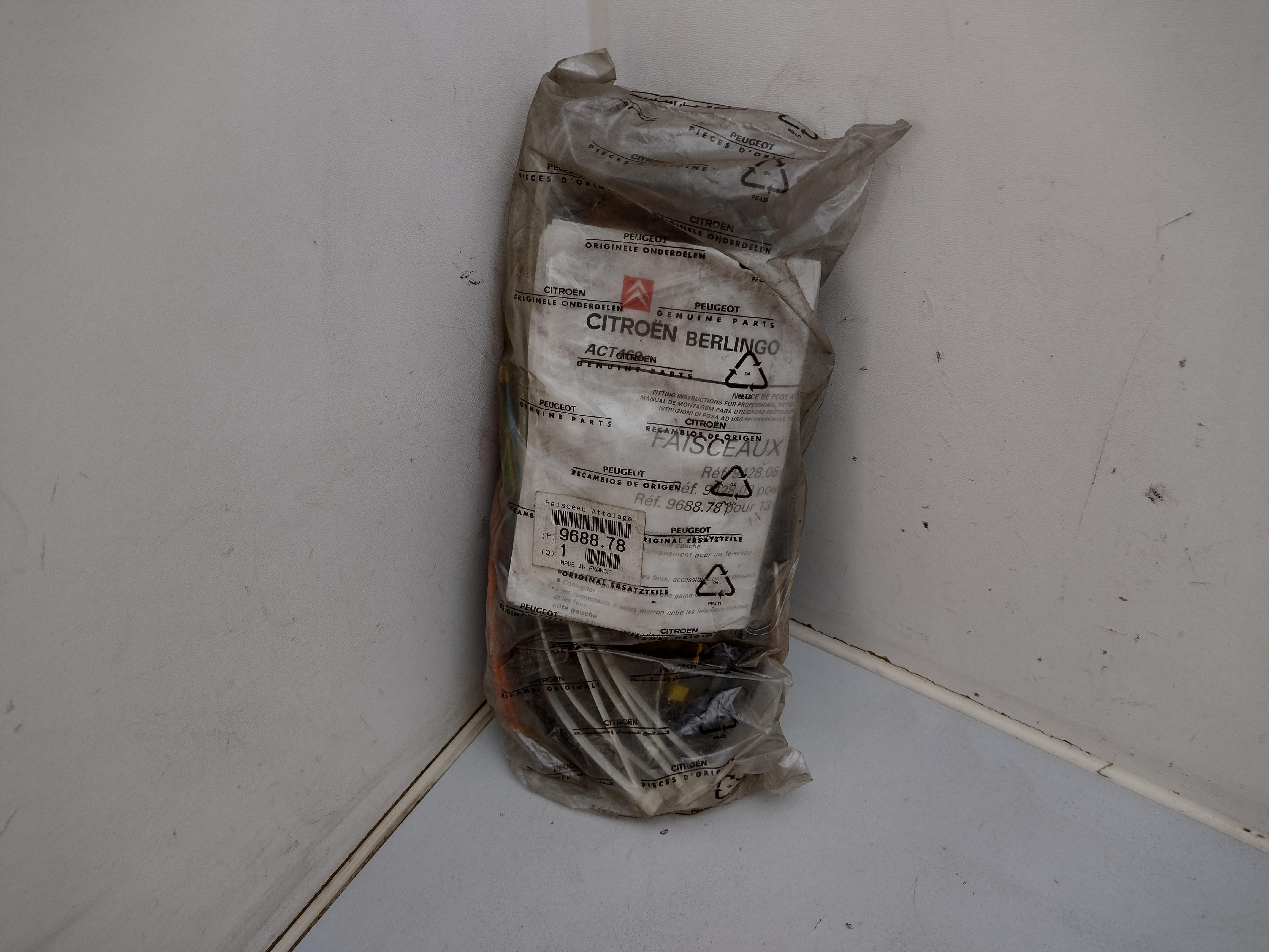 Peugeot PARTNER / Citroen Berlingo Elektrosatz, Anhängevorrichtung 968878 NOS NEW OEM