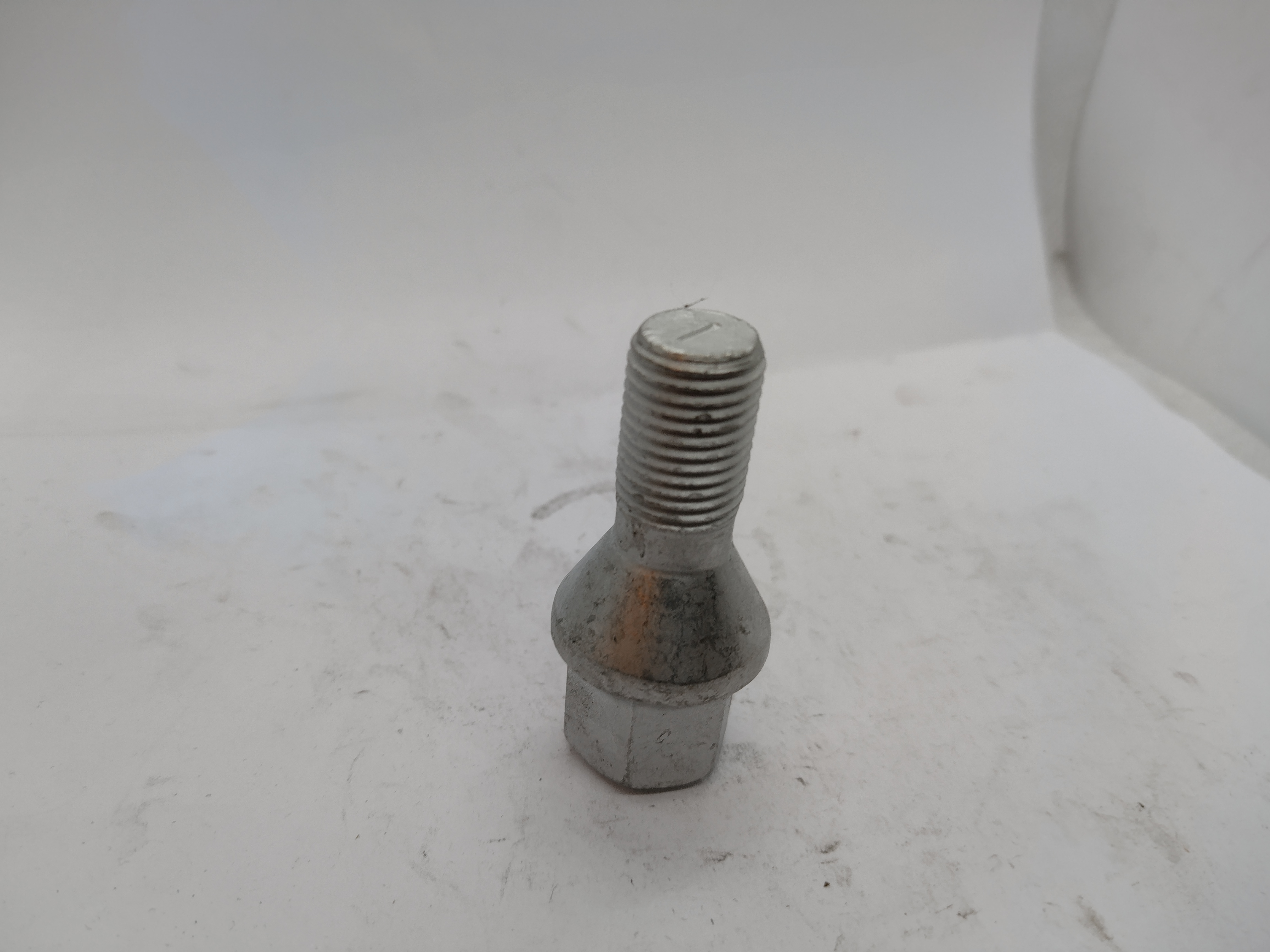 Peugeot / Citroen / Fiat Radschraube M14x1,50- 52,0mm SW19 540548 NEU NOS NEW