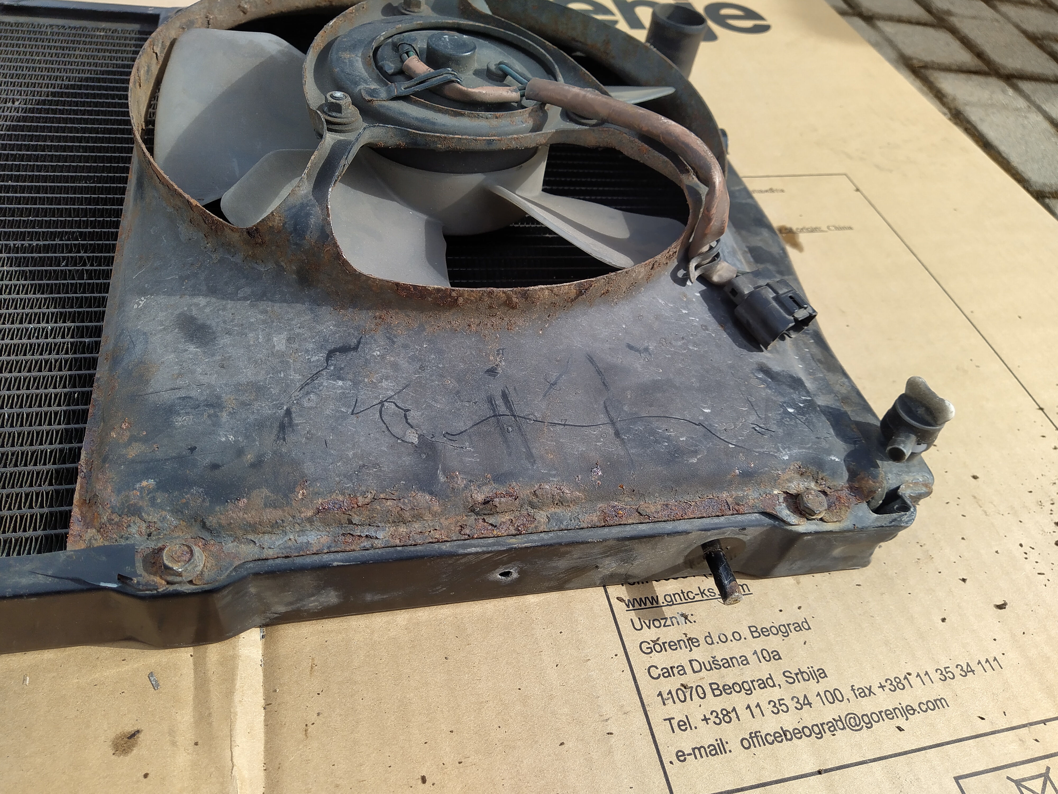 Kühler mit Lüfter von einen Subaru Legacy Turbo MK1 BC BJF