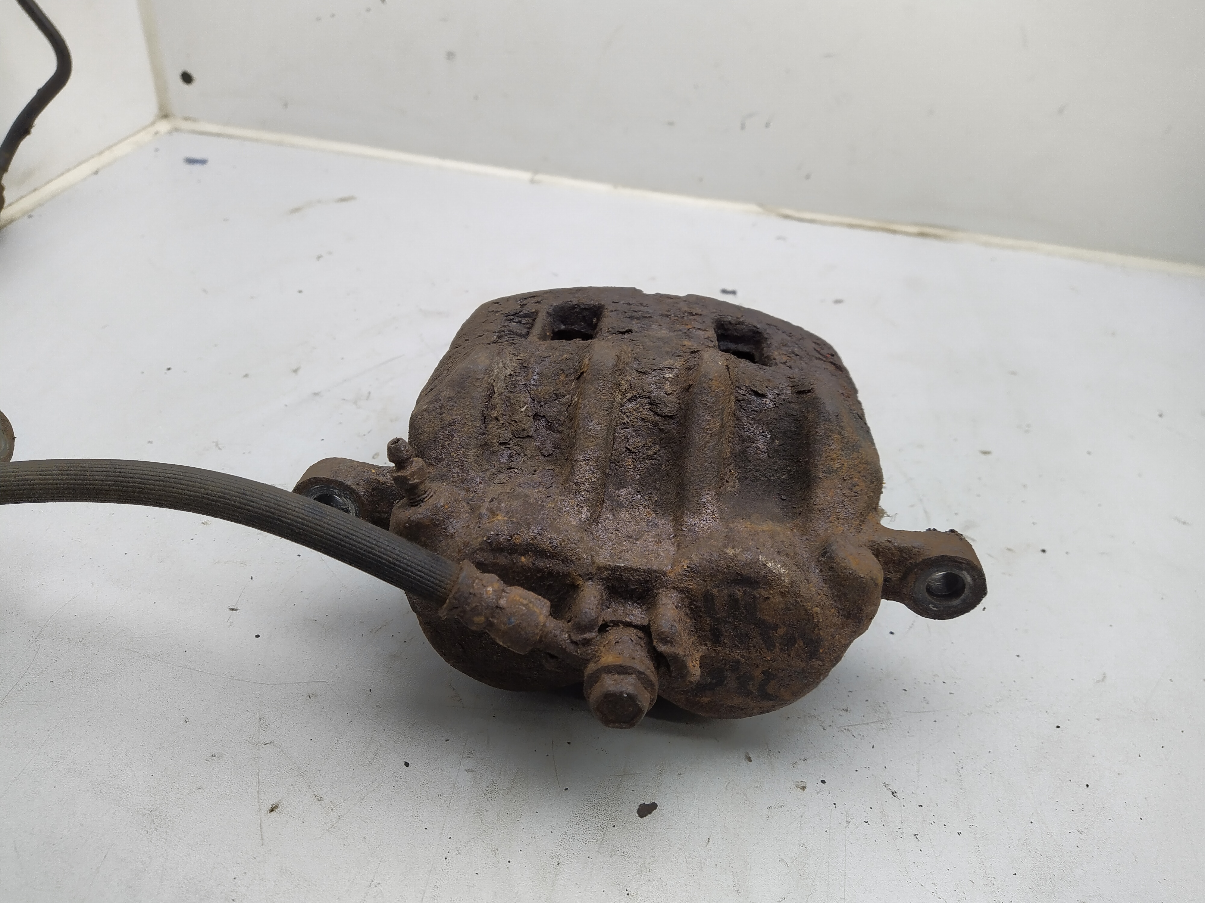 2 Kolben Bremssattel vorne rechts SUBARU LEGACY 3 BE BH 2.5l 3.0l Turbo
