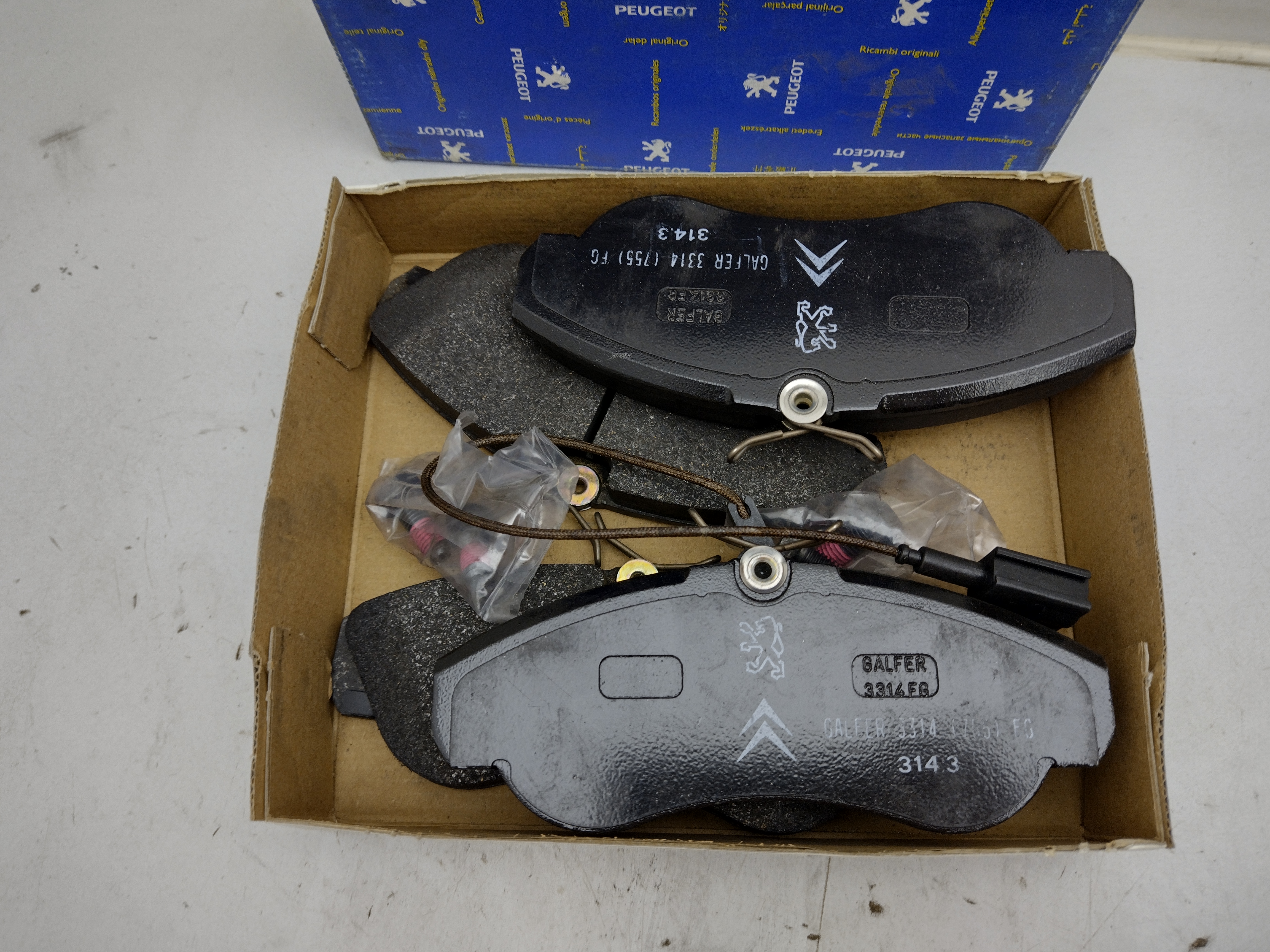 Peugeot Boxer / Citroen Jumper 425225 Bremsbeläge vorne (Stecker eckig) NOS NEW OEM