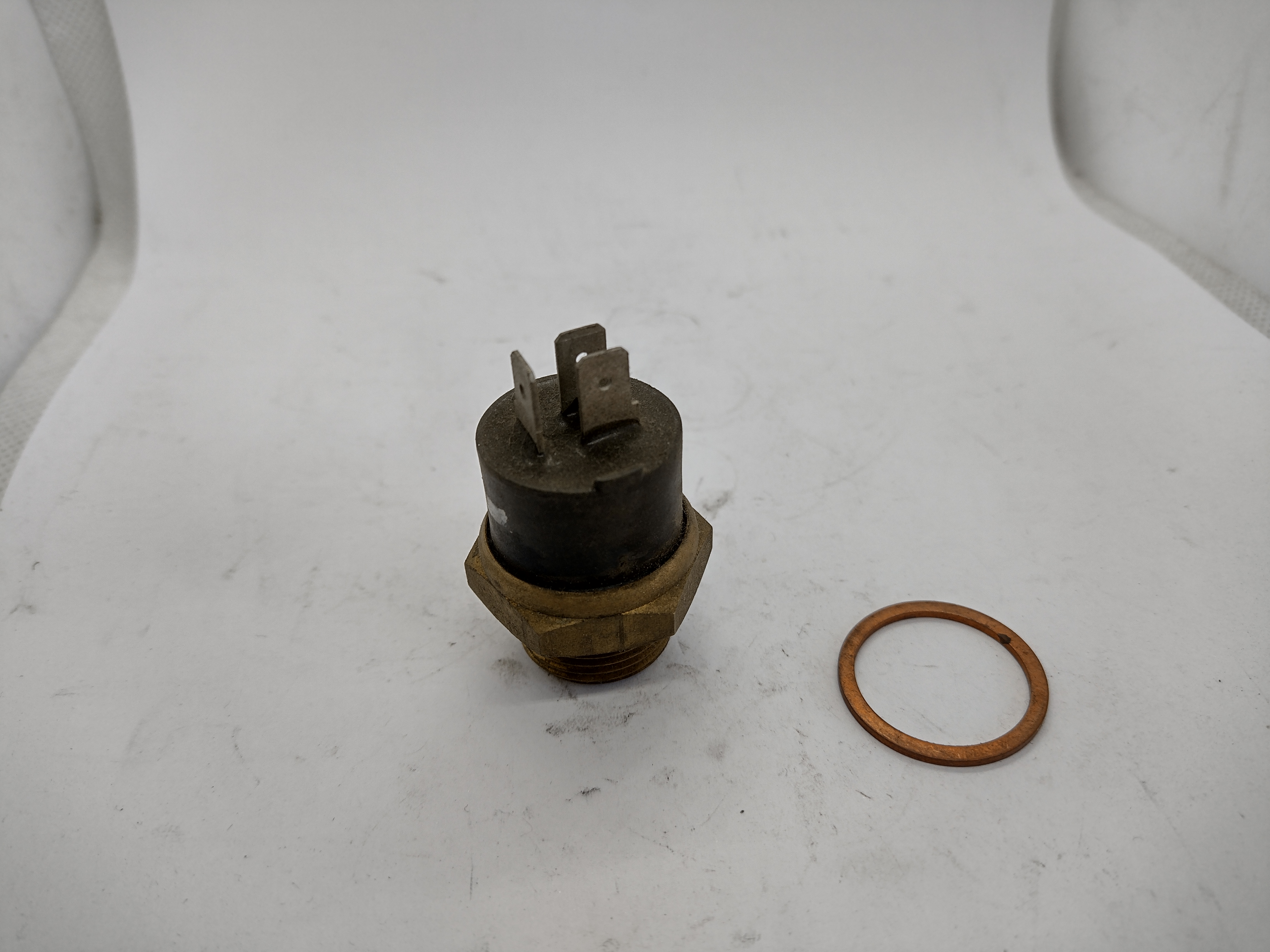 Peugeot / Citroen TEMPERATURSCHALTER 126418 NEU NOS NEW OEM