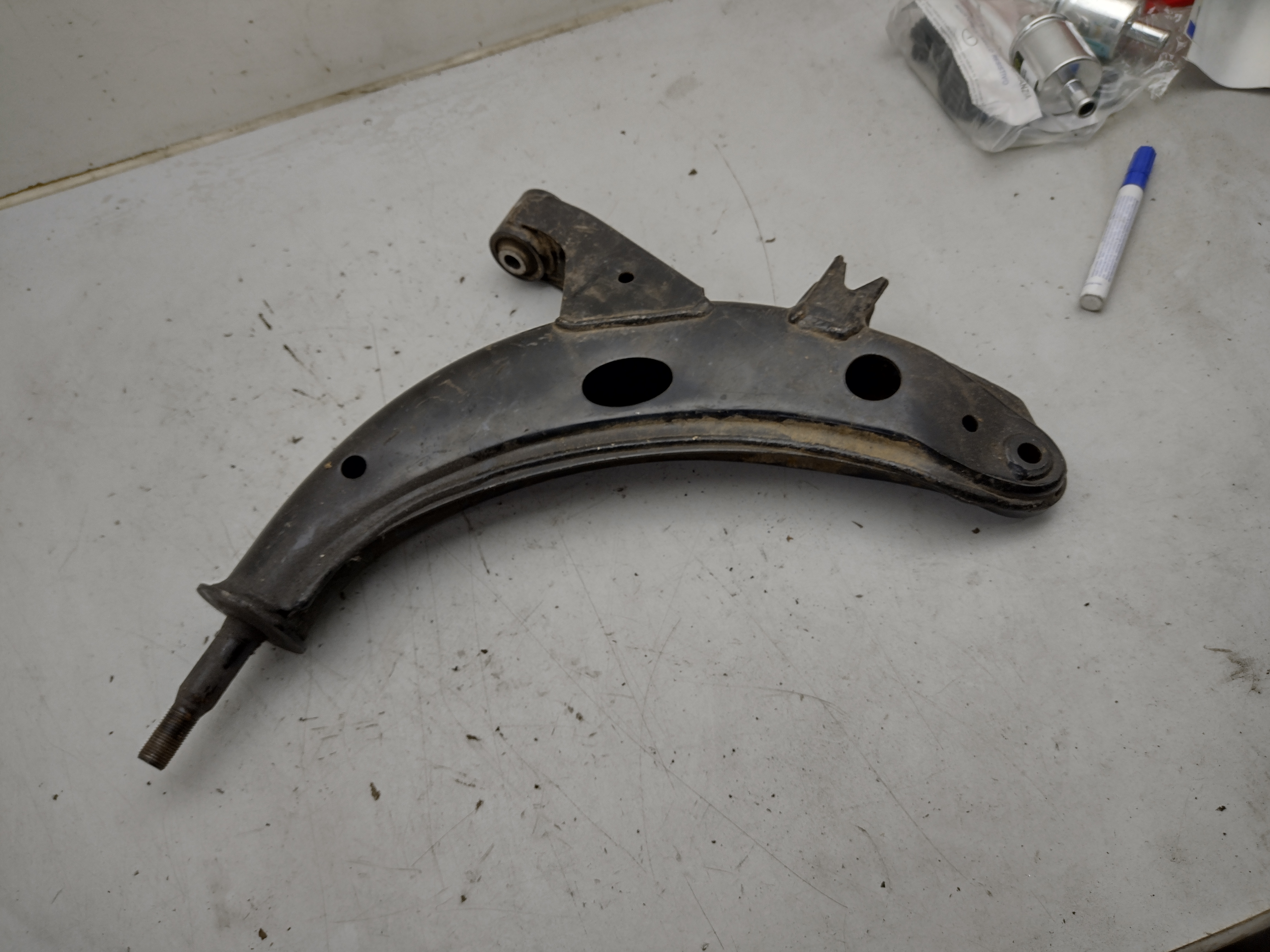 neuwertiger Querlenker vorne links für Subaru Impreza GC GF 93-00