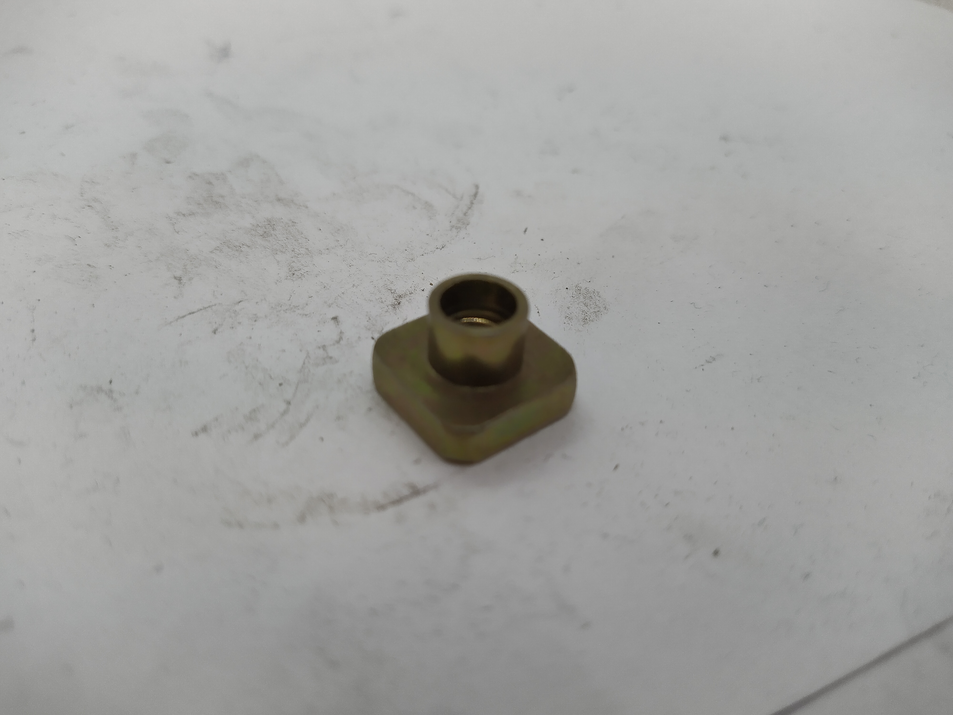 Citroen / Peugeot QUADR MUTTER 693698 NEU NOS