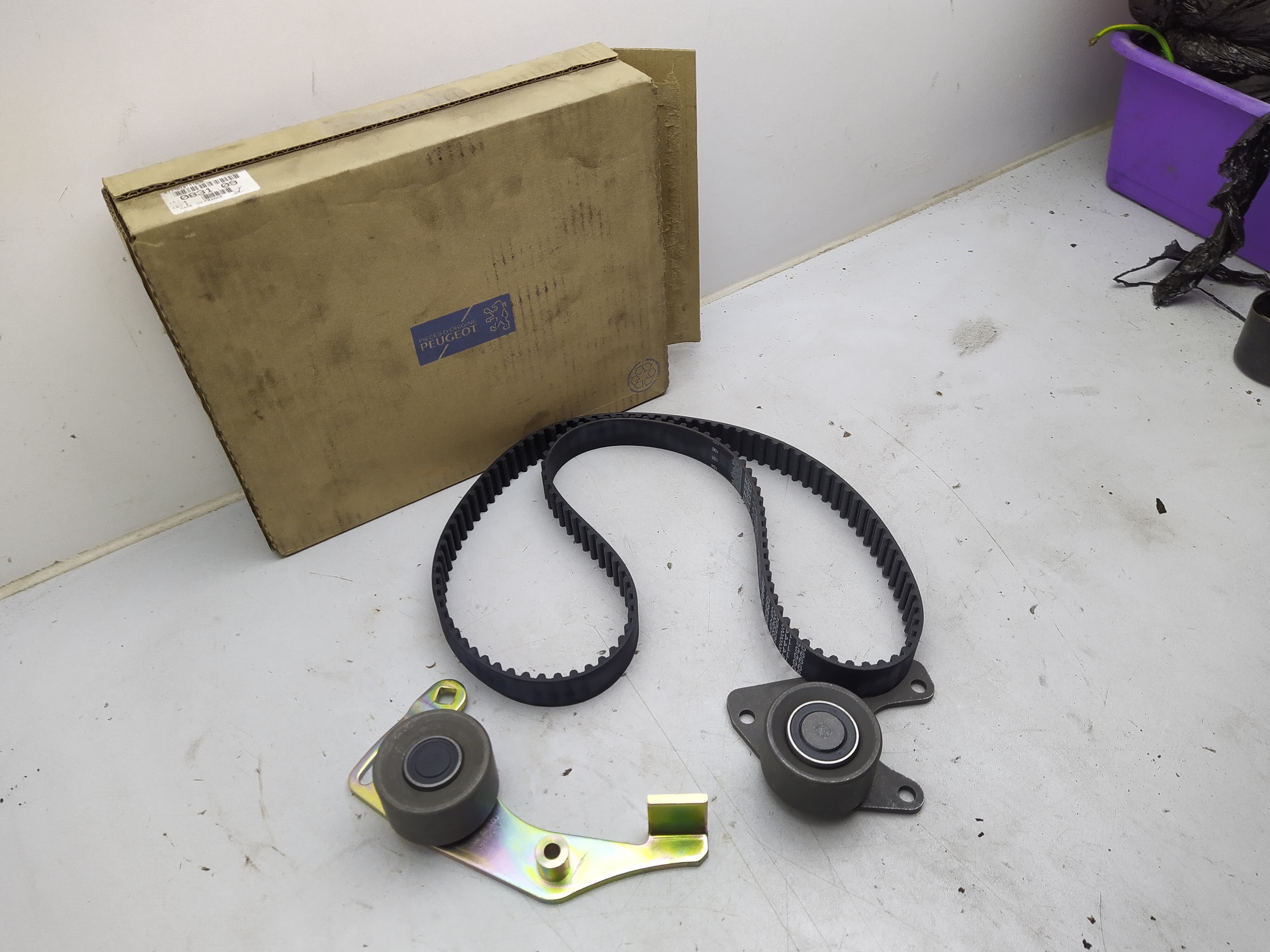 Citroen / PEUGEOT Zahnriemensatz 136 Zähne 083109 NEU NOS