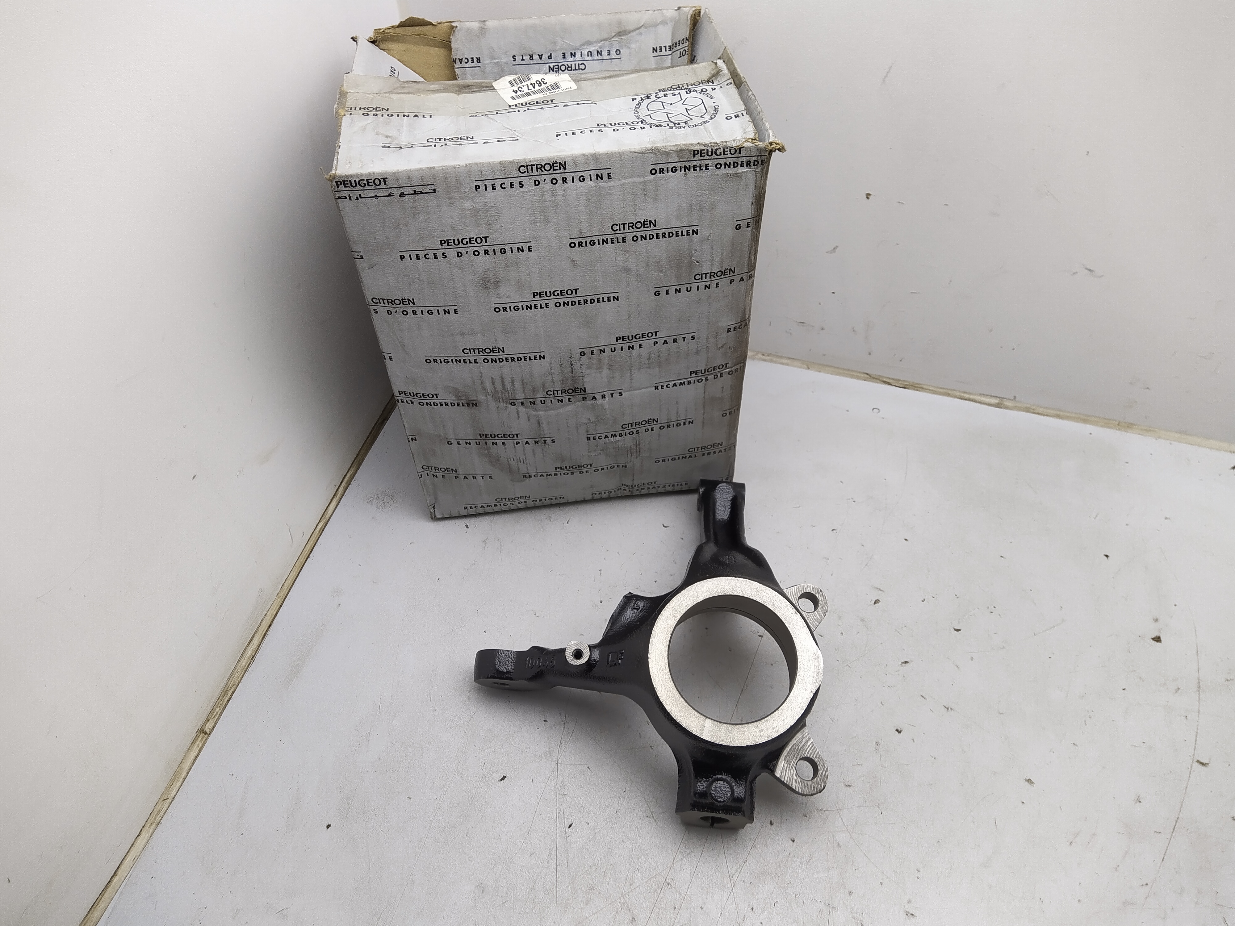 Citroen / Peugeot ACHSSCHENKEL VORNE RECHTS 364734 NEU NOS NEW