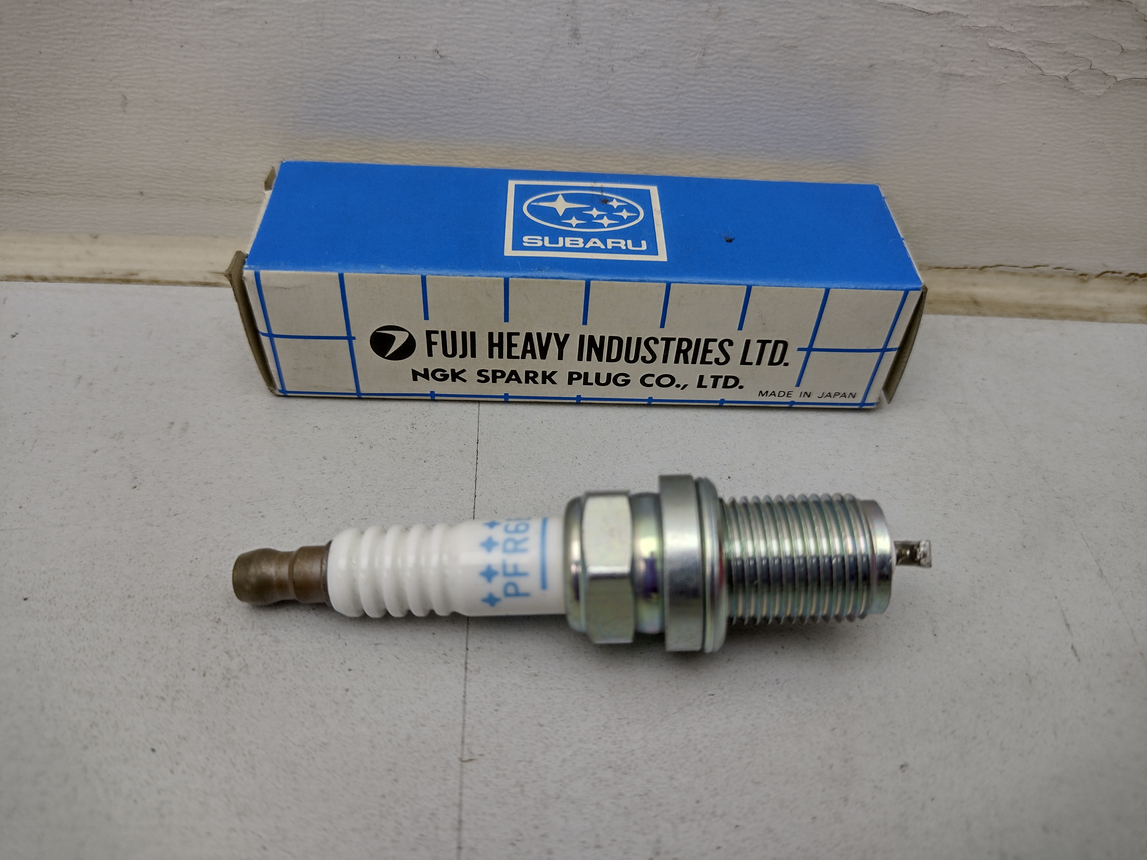 Zündkerze SUBARU 22401AA400 NGK PFR6B für Legacy und Impreza