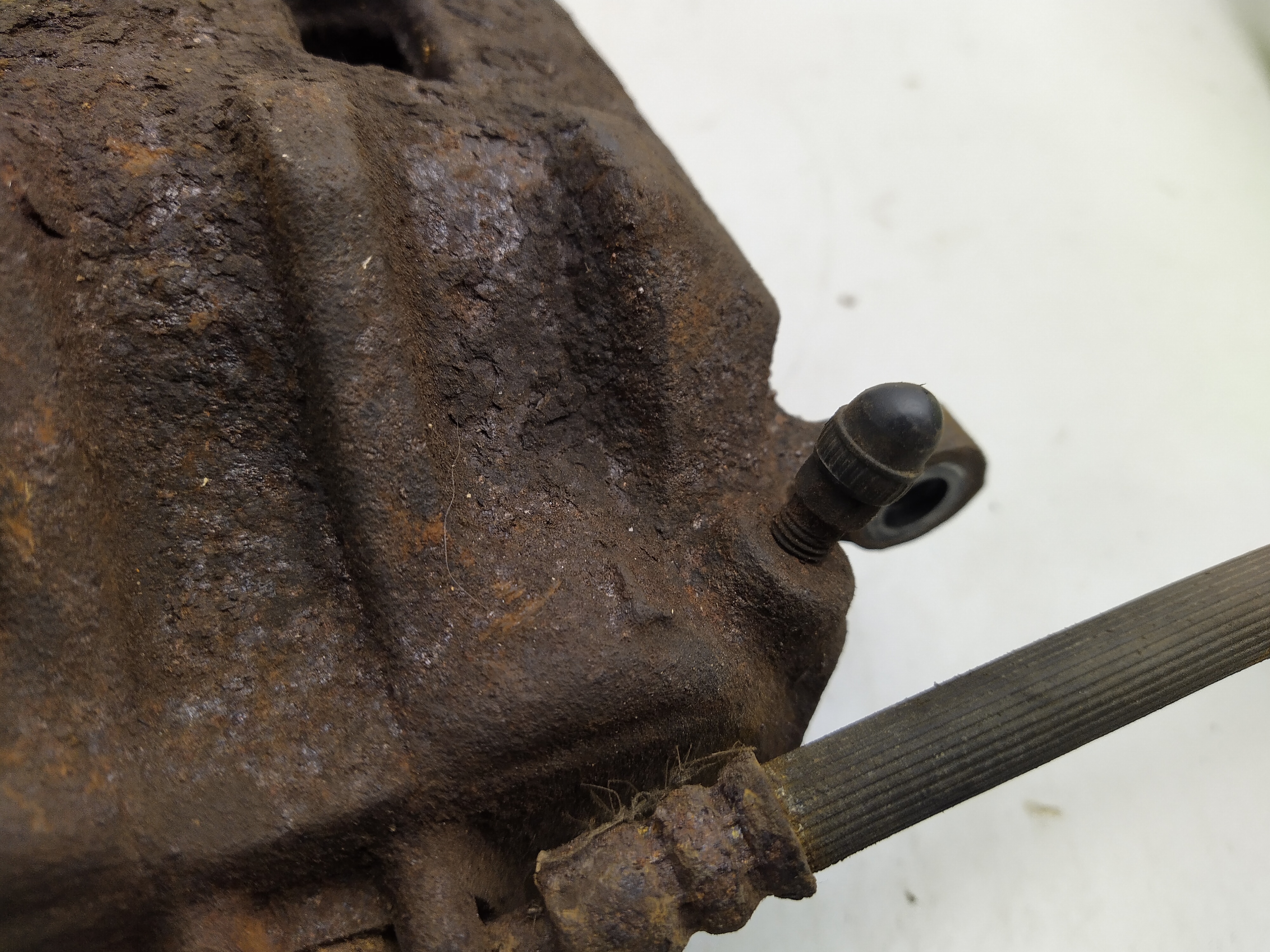 2 Kolben Bremssattel vorne links SUBARU LEGACY 3 BE BH 2.5l 3.0l Turbo