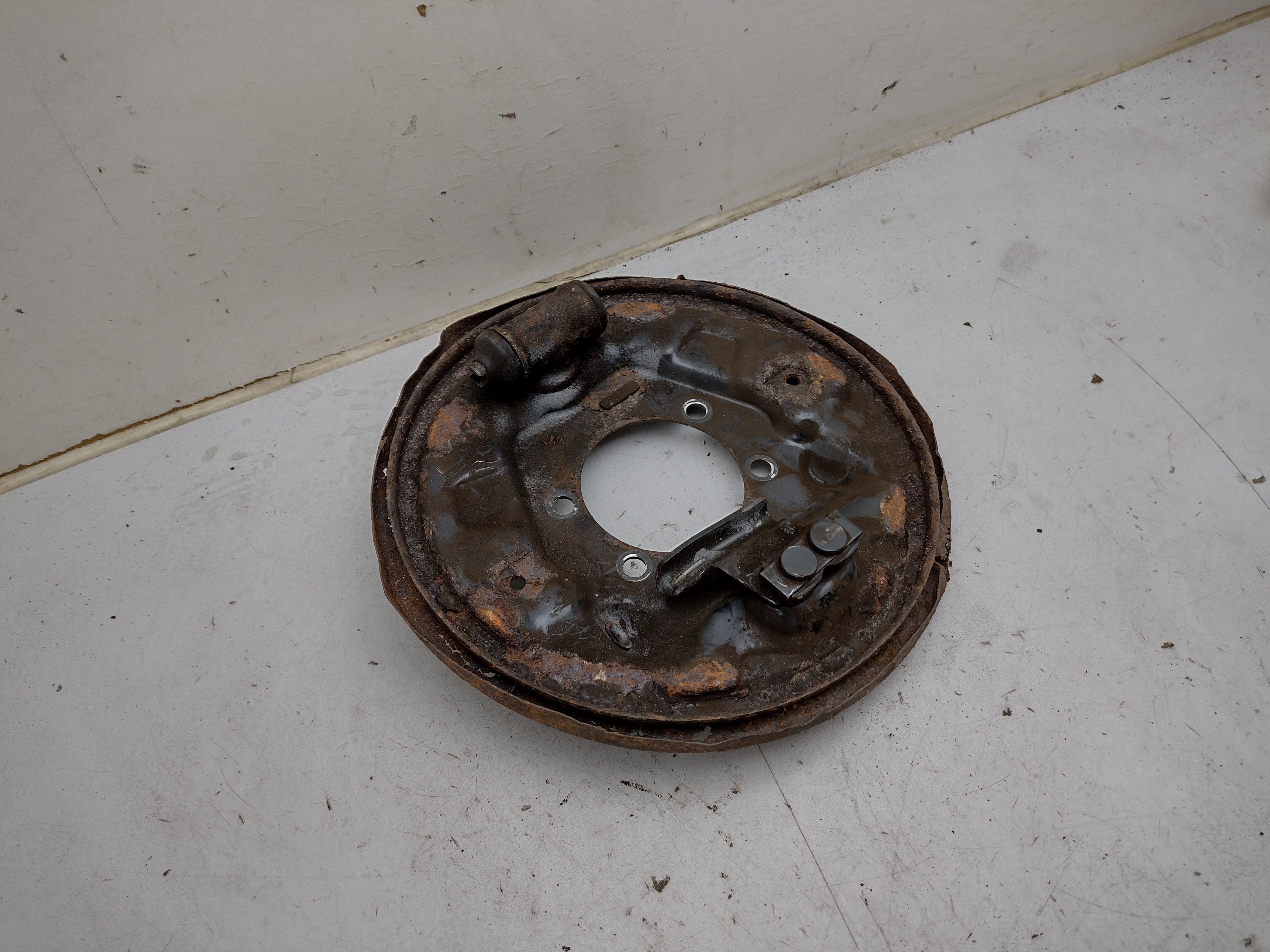 gebrauchtes Ankerblech hinten links für Subaru Impreza 1 GC GF Legacy 1 BC BJF ohne ABS
