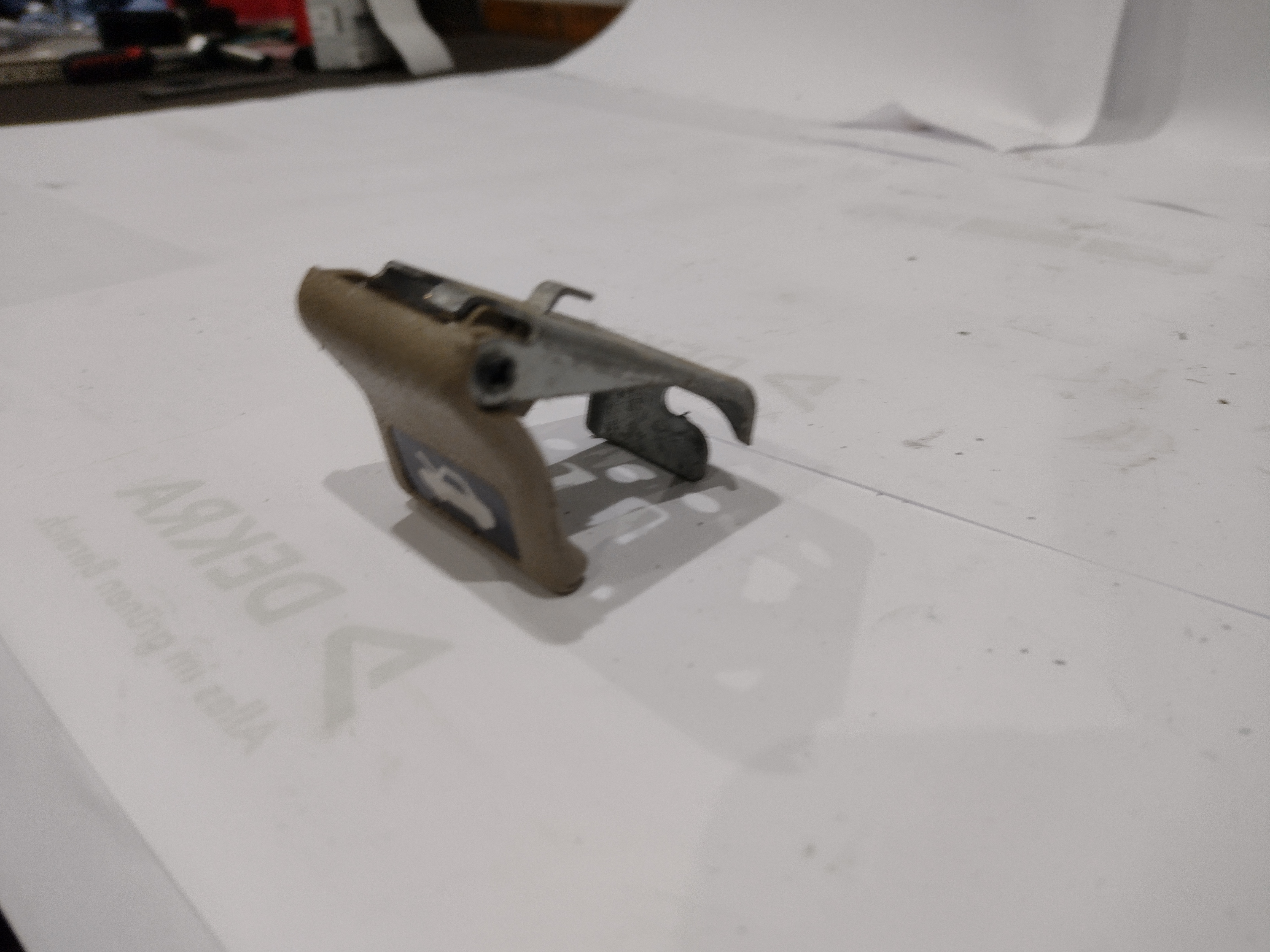Griff  Motorhaubenentriegelung   für Subaru Outback H6 Legacy BE BH