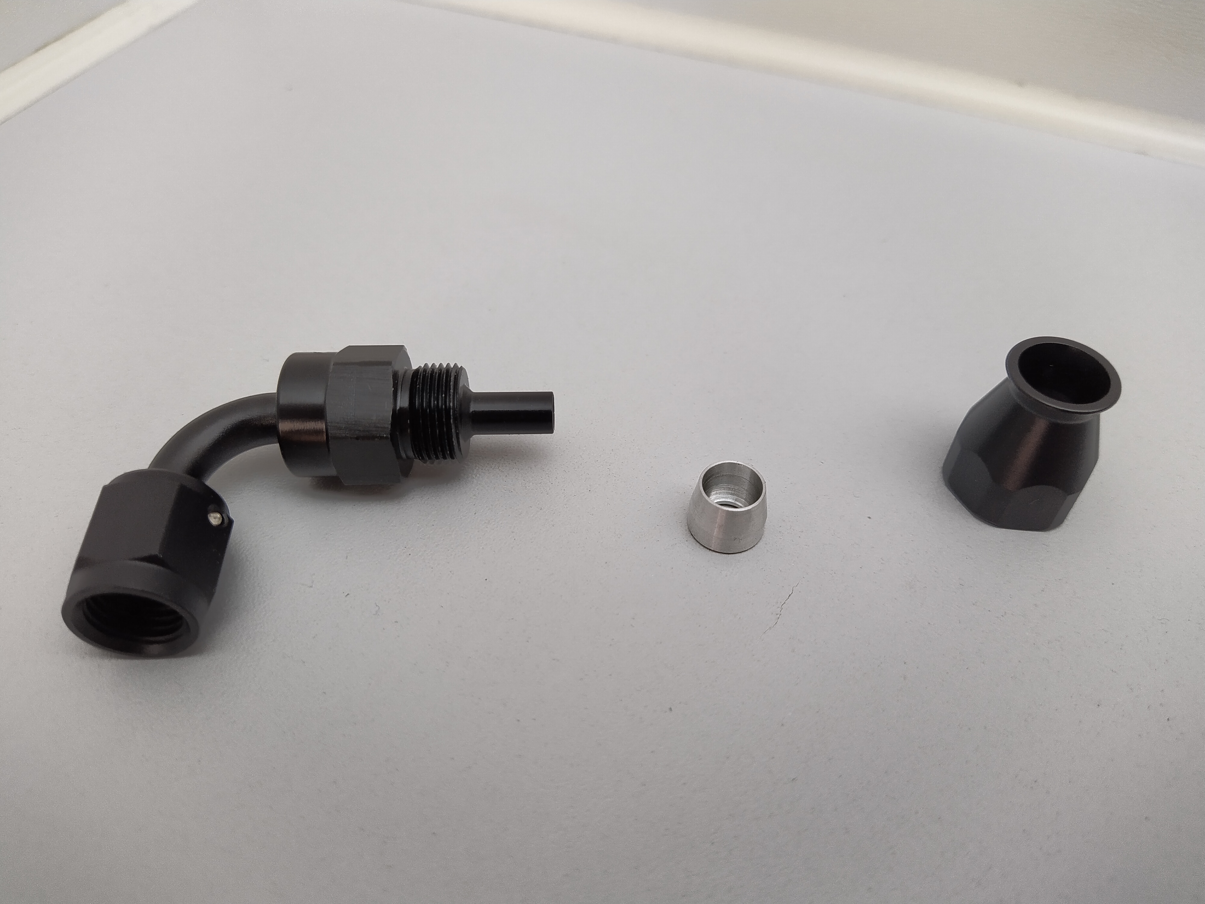 PTFE Alu-Fitting schwarz AN4 Dash 4 90°