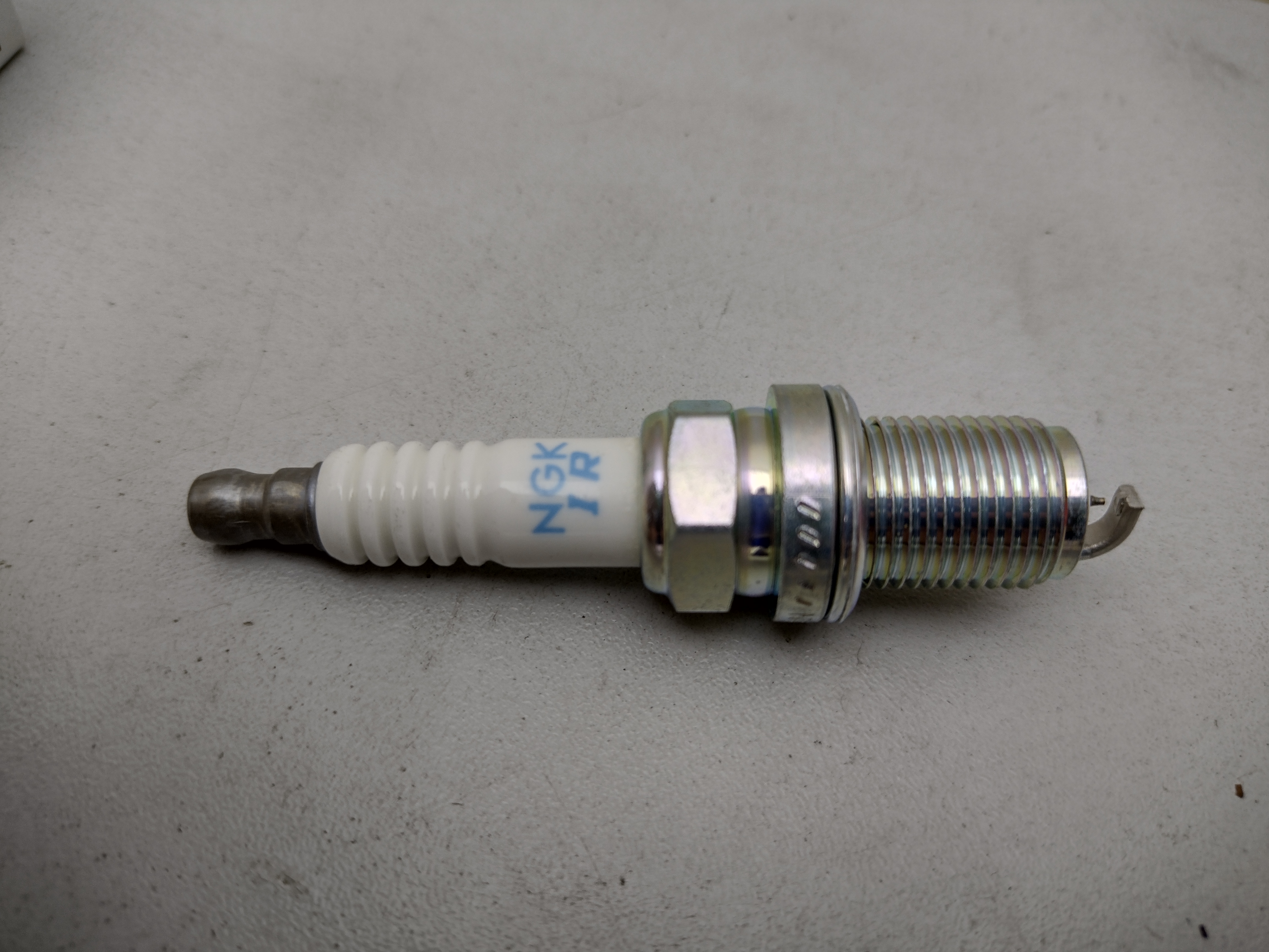 SUZUKI 0948200550 NGK IFR6J1 Zündkerze für Subaru und SUZUKI