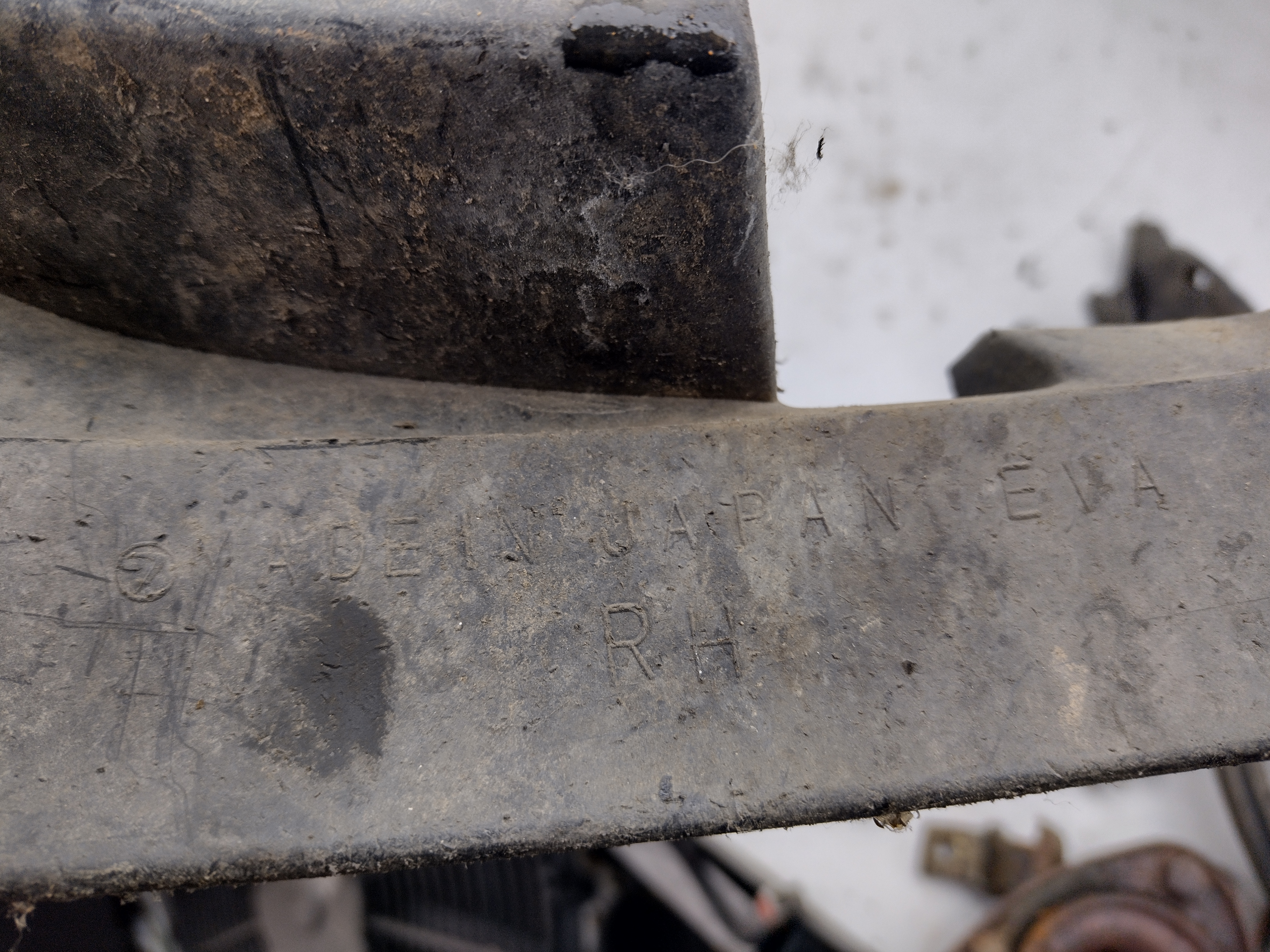 Mudflap Schmutzfänger rechts für Subaru Justy KAD